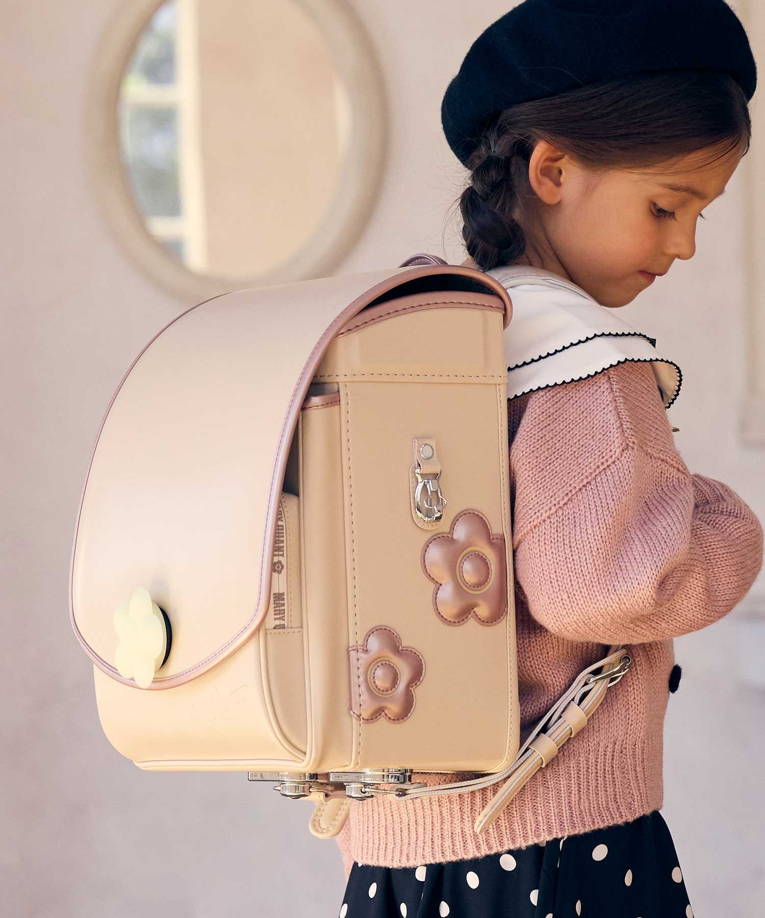 【シフォン/SHIFFON / KIDS】のデイジーハーフスタイルランドセル【即納】 インテリア・キッズ・メンズ・レディースファッション・服の通販 founy(ファニー) 　ファッション　Fashion　キッズファッション　Fashion for Kids　クッション　Cushion, Throw Pillow　クラシカル　Classical, Vintage-Inspired　抗菌　Antibacterial, Bacteria-Resistant　軽量　Lightweight, Ultra Light　スカーフ　Scarf, Neckwear　ダメージ　Distressed, Destroyed　パイピング　Piping, Trim Design　フィット　Fit, Slim Fit　フラット　Flat, Flat Shoes　プリント　Print, Printed Pattern　プレート　Plate, Dish　ポケット　Pocket, Pocket Detail　ミニスカート　Mini Skirt, Short Skirt　ラウンド　Round, Round Neck　white|ID: prp329100004792543 ipo3291000000035032880