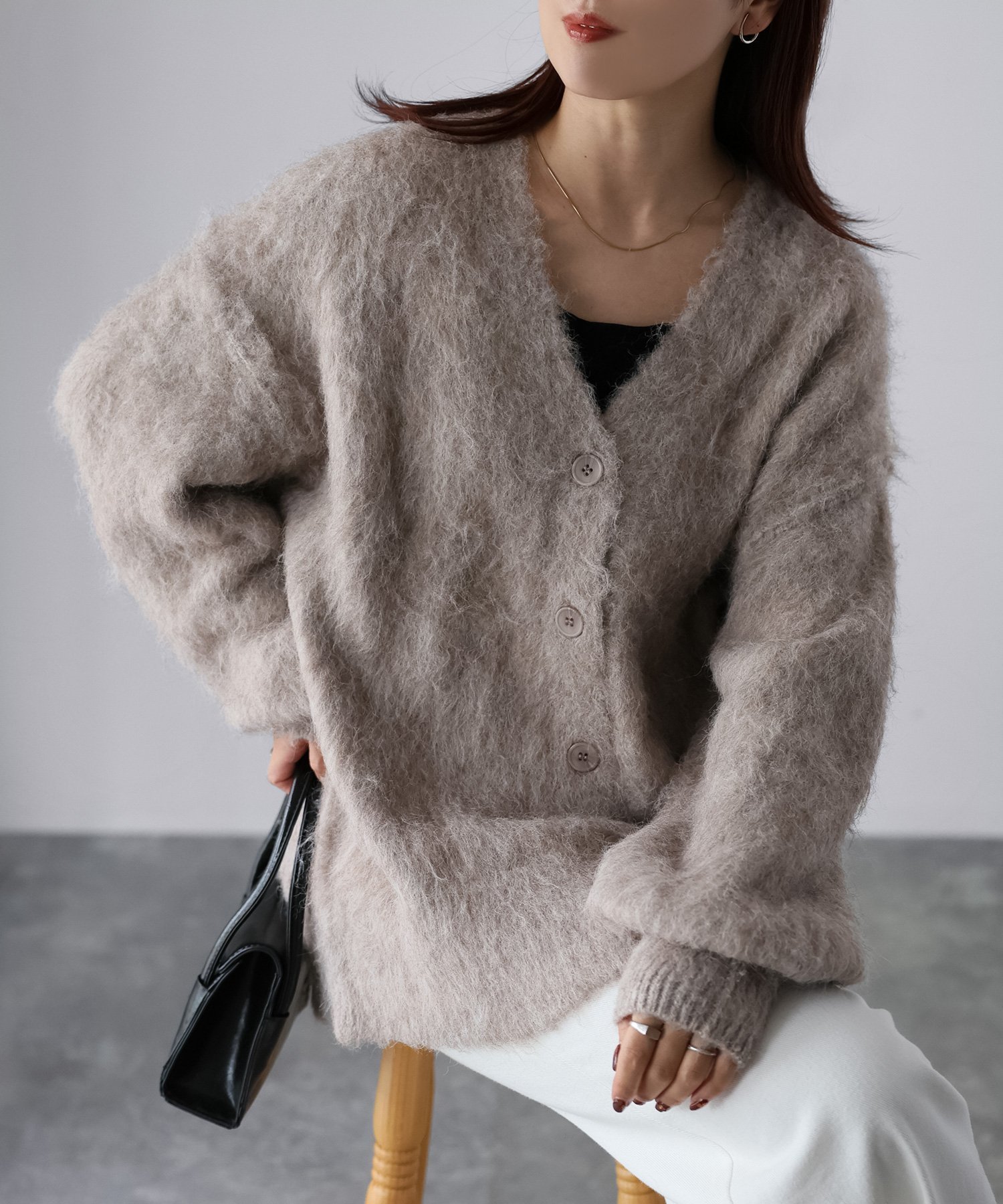 【リベリー/Riberry】のシャギーVネックニットカーディガン インテリア・キッズ・メンズ・レディースファッション・服の通販 founy(ファニー) ファッション Fashion レディースファッション Fashion for Women トップス・カットソー Cut & Sew Tops ニット Knit Tops & Sweaters カーディガン・羽織り Layered Style Cardigans Vネックトップス V-Neck Tops / V-Cut Neckline Shirts インナー Innerwear オケージョン Occasion Wear 春 Spring 秋 Autumn カーディガン Cardigan, Knitwear キャミワンピース Cami Dress, Slip Dress シンプル Simple, Minimal スリーブ Sleeve, Long Sleeve / Short Sleeve デニム Denim, Jeans Material 人気 Popular, Best Seller フェミニン Feminine, Girly フレア Flare, Flared ベーシック Basic, Essential 冬 Winter / This Winter 再入荷 Restock / Back in Stock おすすめ Recommended / Our Picks ブラウン|ID: prp329100004792563 ipo3291000000034773940