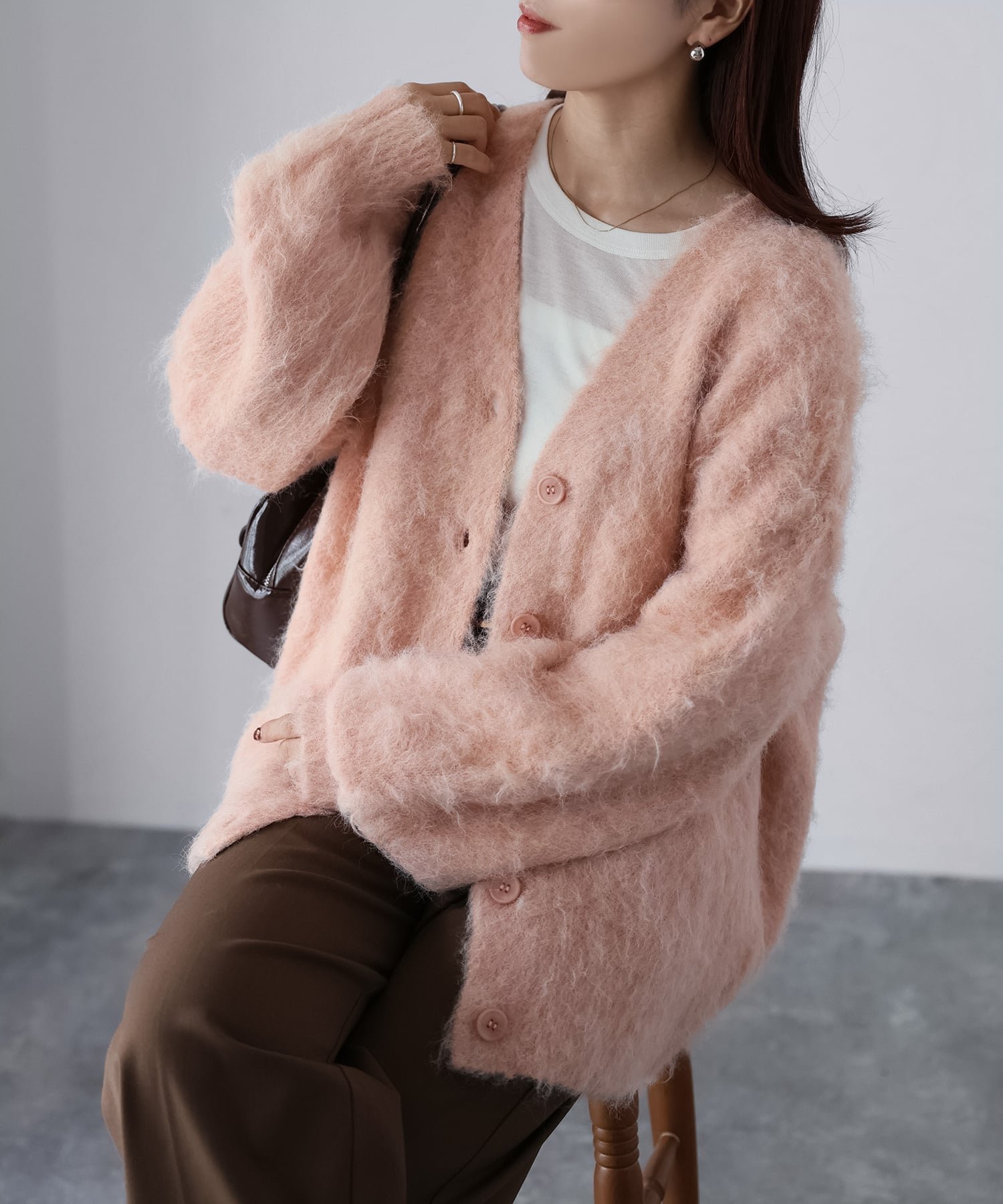 【リベリー/Riberry】のシャギーVネックニットカーディガン インテリア・キッズ・メンズ・レディースファッション・服の通販 founy(ファニー) ファッション Fashion レディースファッション Fashion for Women トップス・カットソー Cut & Sew Tops ニット Knit Tops & Sweaters カーディガン・羽織り Layered Style Cardigans Vネックトップス V-Neck Tops / V-Cut Neckline Shirts インナー Innerwear オケージョン Occasion Wear 春 Spring 秋 Autumn カーディガン Cardigan, Knitwear キャミワンピース Cami Dress, Slip Dress シンプル Simple, Minimal スリーブ Sleeve, Long Sleeve / Short Sleeve デニム Denim, Jeans Material 人気 Popular, Best Seller フェミニン Feminine, Girly フレア Flare, Flared ベーシック Basic, Essential 冬 Winter / This Winter 再入荷 Restock / Back in Stock おすすめ Recommended / Our Picks ライトオレンジ|ID: prp329100004792563 ipo3291000000034773944