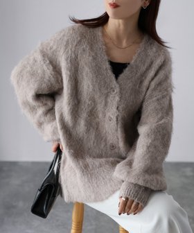 【リベリー/Riberry】のシャギーVネックニットカーディガン 人気、トレンドファッション・服の通販 founy(ファニー) ファッション Fashion レディースファッション Fashion for Women トップス・カットソー Cut & Sew Tops ニット Knit Tops & Sweaters カーディガン・羽織り Layered Style Cardigans Vネックトップス V-Neck Tops / V-Cut Neckline Shirts インナー Innerwear オケージョン Occasion Wear 春 Spring 秋 Autumn カーディガン Cardigan, Knitwear キャミワンピース Cami Dress, Slip Dress シンプル Simple, Minimal スリーブ Sleeve, Long Sleeve / Short Sleeve デニム Denim, Jeans Material 人気 Popular, Best Seller フェミニン Feminine, Girly フレア Flare, Flared ベーシック Basic, Essential 冬 Winter / This Winter 再入荷 Restock / Back in Stock おすすめ Recommended / Our Picks |ID:prp329100004792563