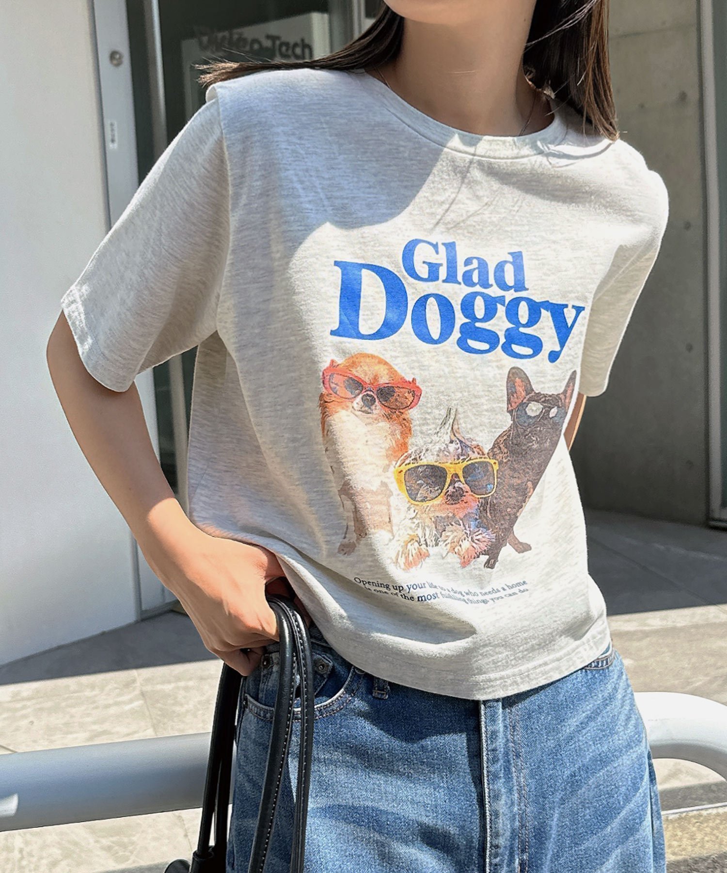 【アンドミー/andme】のドッグ ロゴ プリント 半袖 Tシャツ Freesia フリージア インテリア・キッズ・メンズ・レディースファッション・服の通販 founy(ファニー) ファッション Fashion レディースファッション Fashion for Women トップス・カットソー Cut & Sew Tops シャツ・ブラウス・オフィスカジュアル Elegant Blouses & Button-Ups ロングTシャツ・Tシャツ Longline T-Shirts & Tees おすすめ Recommended / Our Picks コンパクト Compact, Small Size シンプル Simple, Minimal デニム Denim, Jeans Material プリント Print, Printed Pattern 半袖 Short Sleeve, Half Sleeve オートミール|ID: prp329100004792580 ipo3291000000034774040