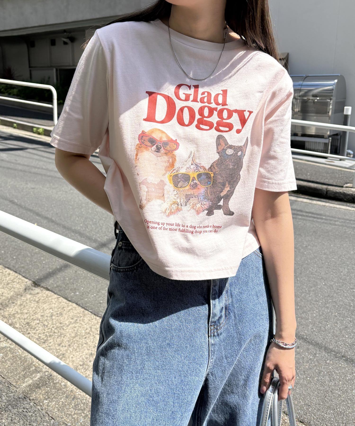 【アンドミー/andme】のドッグ ロゴ プリント 半袖 Tシャツ Freesia フリージア インテリア・キッズ・メンズ・レディースファッション・服の通販 founy(ファニー) ファッション Fashion レディースファッション Fashion for Women トップス・カットソー Cut & Sew Tops シャツ・ブラウス・オフィスカジュアル Elegant Blouses & Button-Ups ロングTシャツ・Tシャツ Longline T-Shirts & Tees おすすめ Recommended / Our Picks コンパクト Compact, Small Size シンプル Simple, Minimal デニム Denim, Jeans Material プリント Print, Printed Pattern 半袖 Short Sleeve, Half Sleeve ライトピンク|ID: prp329100004792580 ipo3291000000034774041