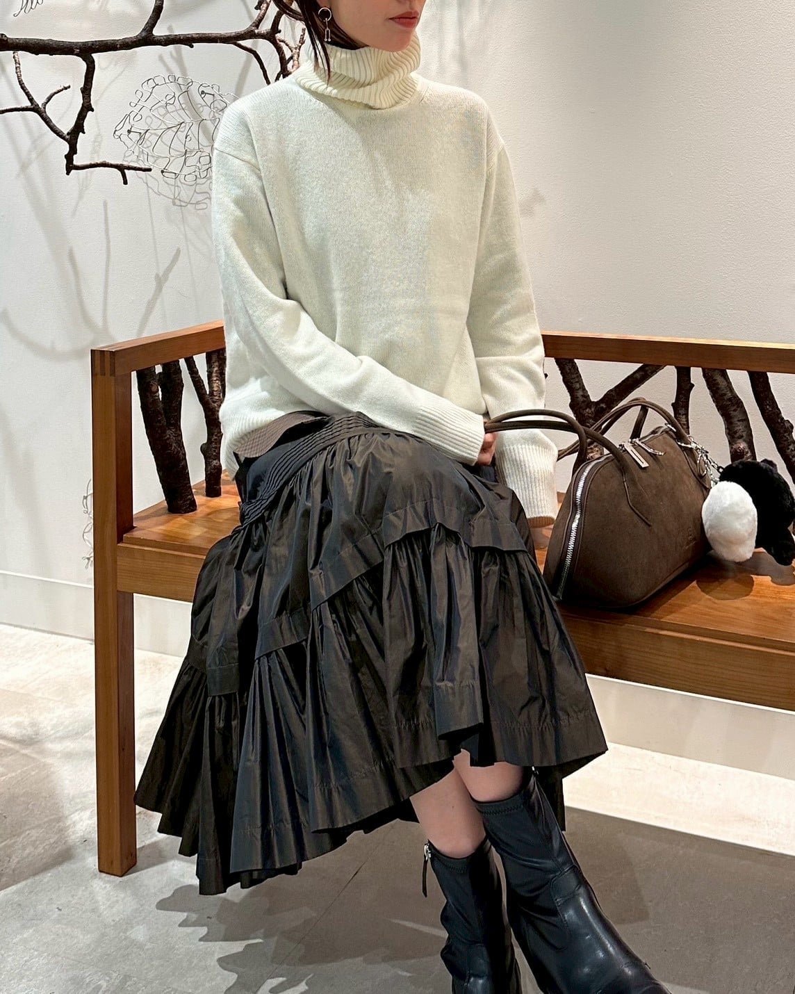 【ルシェル ブルー/LE CIEL BLEU】のタートルネックニットプルオーバー / Turtle-Neck Knit Pullover インテリア・キッズ・メンズ・レディースファッション・服の通販 founy(ファニー) 　ファッション　Fashion　レディースファッション　Fashion for Women　トップス・カットソー　Cut & Sew Tops　ニット　Knit Tops & Sweaters　カジュアルプルオーバー・ニットトップス　Pullovers & Knit Tops / Casual Pullovers　タートルネック・ハイネックトップス　Turtlenecks & High-Neck Tops　シンプル　Simple, Minimal　タートルネック　Turtleneck, High Neck　ダウン　Down, Puffer　ベーシック　Basic, Essential　オフホワイト|ID: prp329100004792591 ipo3291000000035012582