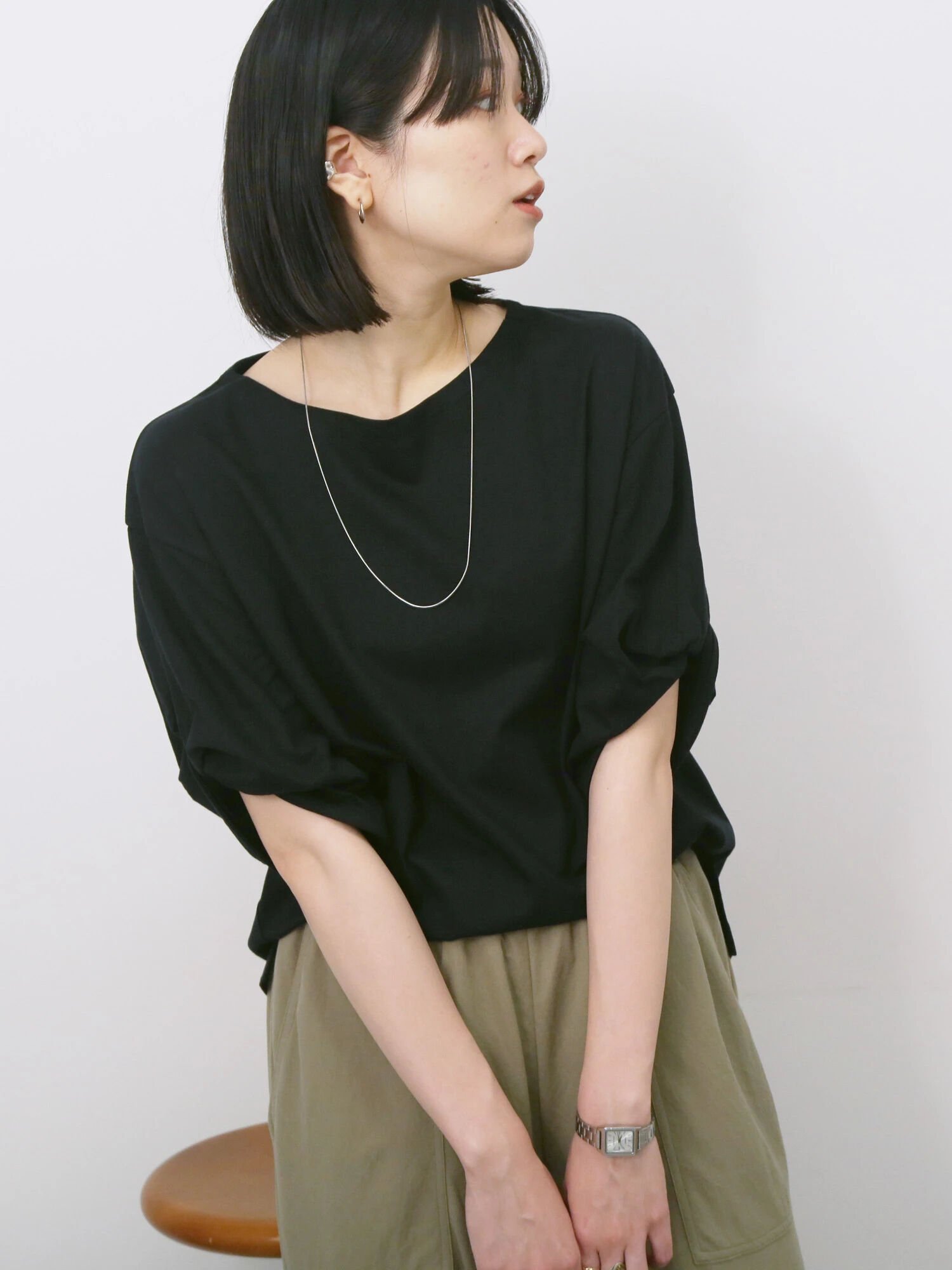 【サマンサモスモス/Samansa Mos2】のツイストスリーブTシャツ インテリア・キッズ・メンズ・レディースファッション・服の通販 founy(ファニー) 　ファッション　Fashion　レディースファッション　Fashion for Women　トップス・カットソー　Cut & Sew Tops　シャツ・ブラウス・オフィスカジュアル　Elegant Blouses & Button-Ups　ロングTシャツ・Tシャツ　Longline T-Shirts & Tees　シンプル　Simple, Minimal　スリーブ　Sleeve, Long Sleeve / Short Sleeve　ツイスト　Tweed, Tweed Fabric　ブラック|ID: prp329100004792608 ipo3291000000034774341