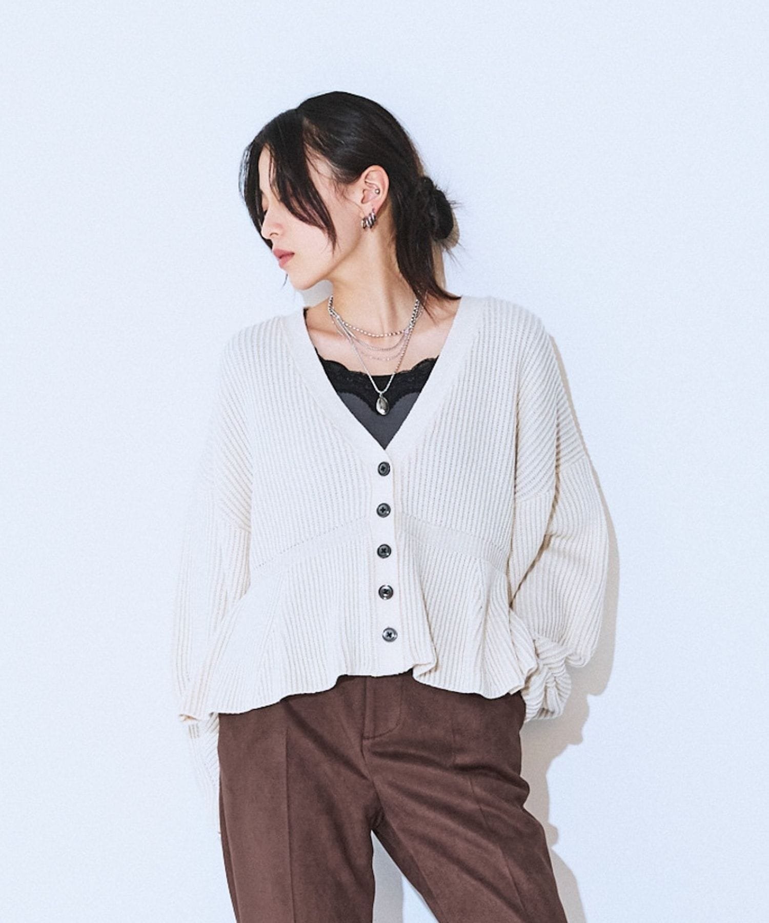 【ジーナシス/JEANASiS】の7GアゼペプラムVカーディガン インテリア・キッズ・メンズ・レディースファッション・服の通販 founy(ファニー) 　ファッション　Fashion　レディースファッション　Fashion for Women　トップス・カットソー　Cut & Sew Tops　カーディガン・羽織り　Layered Style Cardigans　アクセサリー　Fashion Accessories　アクリル　Acrylic Material　インナー　Innerwear　畦　Ribbed Knit　カーディガン　Cardigan, Knitwear　キャミソール　Camisole, Spaghetti Strap Top　タンク　Tank Top, Sleeveless Top　デニム　Denim, Jeans Material　ペプラム　Peplum, Flared Hem　羽織　Haori, Light Jacket　A/W・秋冬　Autumn/Winter　おすすめ　Recommended / Our Picks　ホワイト系その他|ID: prp329100004792659 ipo3291000000034774792