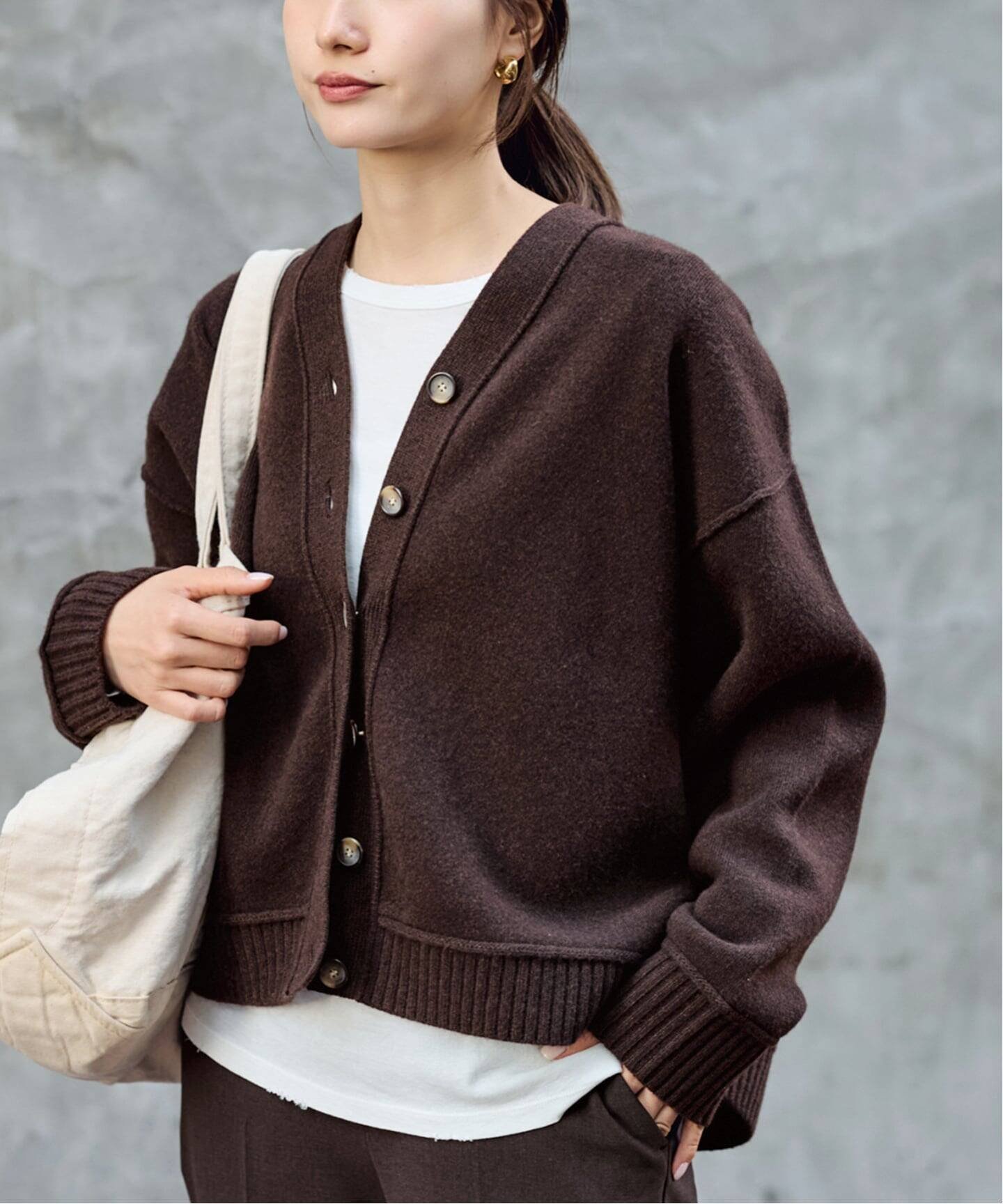 【フレームワーク/FRAMeWORK】の≪WEB限定 / 追加 ≫AQUA Vネックカーディガン 2 インテリア・キッズ・メンズ・レディースファッション・服の通販 founy(ファニー) 　ファッション　Fashion　レディースファッション　Fashion for Women　トップス・カットソー　Cut & Sew Tops　カーディガン・羽織り　Layered Style Cardigans　Vネックトップス　V-Neck Tops / V-Cut Neckline Shirts　カーディガン　Cardigan, Knitwear　バランス　Balance, Style Balance　人気　Popular, Best Seller　再入荷　Restock / Back in Stock　ブラウン B|ID: prp329100004792766 ipo3291000000034832683