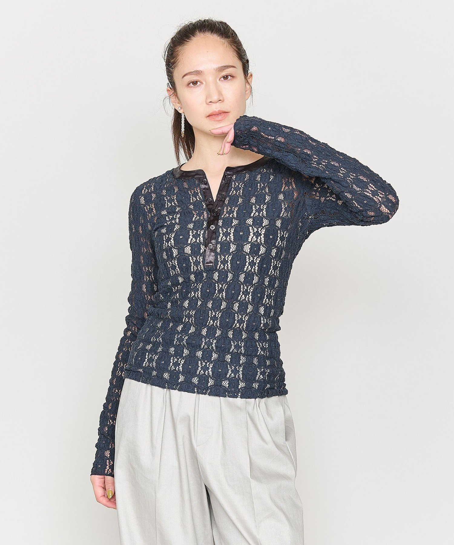 【ユナイテッドアローズ/UNITED ARROWS】のASTRAET レース ヘンリーネック カットソー インテリア・キッズ・メンズ・レディースファッション・服の通販 founy(ファニー) 　ファッション　Fashion　レディースファッション　Fashion for Women　トップス・カットソー　Cut & Sew Tops　カットソー・ベーシックTシャツ　Cut-and-Sewn Tops / Stretch Tees & Basics　カットソー　Cut and Sewn Top　コンパクト　Compact, Small Size　シアー　Sheer, See-Through　スキッパー　Skipper, Open Collar　デニム　Denim, Jeans Material　フロント　Front, Front Design　レース　Lace, Lace Fabric　ワイド　Wide, Wide Fit　アウトレット　Outlet / Clearance　おすすめ　Recommended / Our Picks　DK.GRAY|ID: prp329100004792804 ipo3291000000034775785