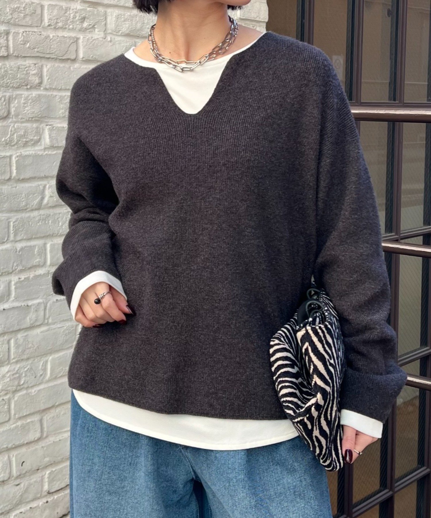 【ジェナ エスパス メルヴェイユ/Jena espace merveilleux】の【あったかアウターにぴったり!】カタアゼ編みVネックニット 人気、トレンドファッション・服の通販 founy(ファニー) 　ファッション　Fashion　レディースファッション　Fashion for Women　アウター　Coat / Outerwear Collection　トップス・カットソー　Cut & Sew Tops　ニット　Knit Tops & Sweaters　Vネックトップス　V-Neck Tops / V-Cut Neckline Shirts　シンプル　Simple, Minimal　スマート　Smart, Elegant　バランス　Balance, Style Balance　ボトム　Bottoms, Lower Wear　A/W・秋冬　Autumn/Winter　冬　Winter / This Winter　再入荷　Restock / Back in Stock　おすすめ　Recommended / Our Picks　2025年　2025　2025-2026秋冬・A/W　Autumn/Winter 2025–26 AW25–26　 other-1|ID: prp329100004792864 ipo3291000000035020611