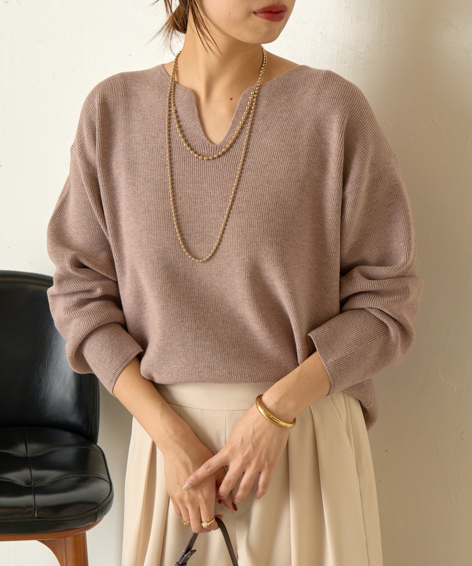 【ジェナ エスパス メルヴェイユ/Jena espace merveilleux】の【あったかアウターにぴったり!】カタアゼ編みVネックニット インテリア・キッズ・メンズ・レディースファッション・服の通販 founy(ファニー) 　ファッション　Fashion　レディースファッション　Fashion for Women　アウター　Coat / Outerwear Collection　トップス・カットソー　Cut & Sew Tops　ニット　Knit Tops & Sweaters　Vネックトップス　V-Neck Tops / V-Cut Neckline Shirts　シンプル　Simple, Minimal　スマート　Smart, Elegant　バランス　Balance, Style Balance　ボトム　Bottoms, Lower Wear　A/W・秋冬　Autumn/Winter　冬　Winter / This Winter　再入荷　Restock / Back in Stock　おすすめ　Recommended / Our Picks　2025年　2025　2025-2026秋冬・A/W　Autumn/Winter 2025–26 AW25–26　ベージュ|ID: prp329100004792864 ipo3291000000035020614