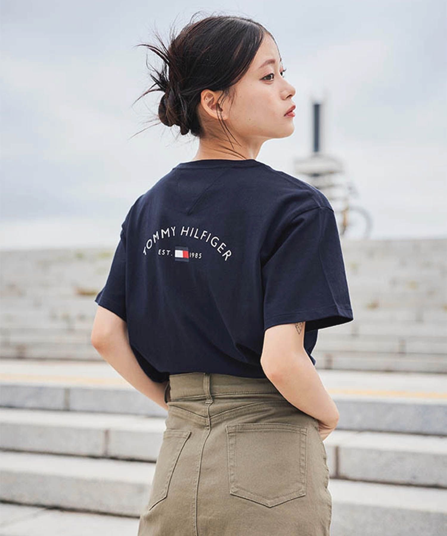 【トミーヒルフィガー/TOMMY HILFIGER】の【オンライン限定】【ユニセックス】トミーヒルフィガー80SリンガーTシャツ インテリア・キッズ・メンズ・レディースファッション・服の通販 founy(ファニー) ファッション Fashion レディースファッション Fashion for Women トップス・カットソー Cut & Sew Tops シャツ・ブラウス・オフィスカジュアル Elegant Blouses & Button-Ups ロングTシャツ・Tシャツ Longline T-Shirts & Tees アメリカン American Style インナー Innerwear クラシック Classic, Timeless Style ゴルフ Golf シンプル Simple, Minimal デニム Denim, Jeans Material パイピング Piping, Trim Design プリント Print, Printed Pattern ボトム Bottoms, Lower Wear モダン Modern, Contemporary ワンポイント One Point, Statement Accent 人気 Popular, Best Seller 夏 Summer 無地 Plain, Solid Color ネイビーDW5|ID: prp329100004793339 ipo3291000000034779702