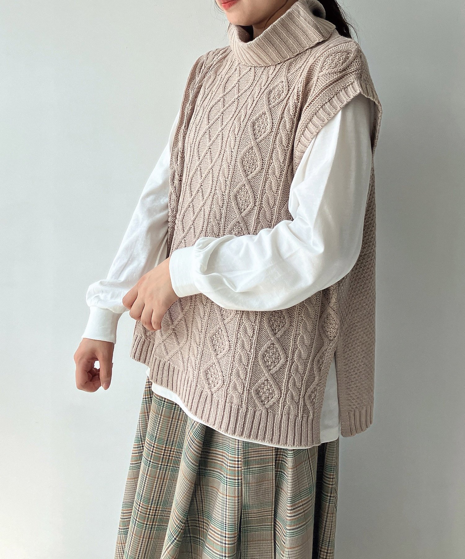 【アズノウアズ プラス/AS KNOW AS plus】のタートルベストとロンT 2点セットアイテム インテリア・キッズ・メンズ・レディースファッション・服の通販 founy(ファニー) 　ファッション　Fashion　レディースファッション　Fashion for Women　アウター　Coat / Outerwear Collection　トップス・カットソー　Cut & Sew Tops　ロングTシャツ・Tシャツ　Longline T-Shirts & Tees　ベスト&ジレ / 重ね着スタイル　Vests & Gilets　タートル　Turtleneck, Turtle Collar　タートルネック　Turtleneck, High Neck　ベスト　Vest, Waistcoat　再入荷　Restock / Back in Stock　おすすめ　Recommended / Our Picks　グレージュ2|ID: prp329100004793344 ipo3291000000034896831