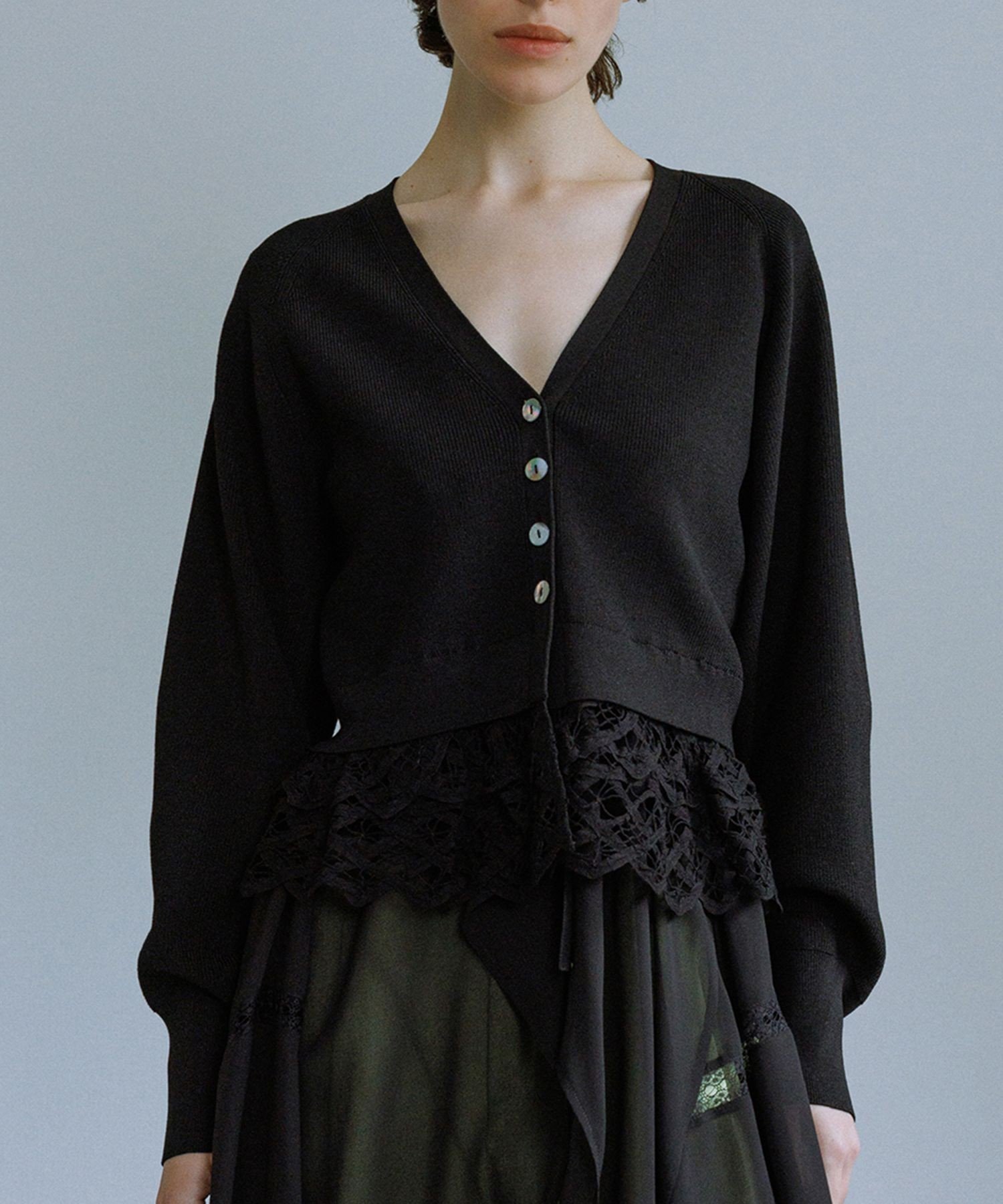 【アダム エ ロペ/ADAM ET ROPE'】のバテンレースコンビニットカーディガン インテリア・キッズ・メンズ・レディースファッション・服の通販 founy(ファニー) ファッション Fashion レディースファッション Fashion for Women トップス・カットソー Cut & Sew Tops ニット Knit Tops & Sweaters カーディガン・羽織り Layered Style Cardigans インナー Innerwear 畦 Ribbed Knit カーディガン Cardigan, Knitwear コンパクト Compact, Small Size ショート Short, Short Length ドッキング Docking, Mixed Material バランス Balance, Style Balance ペプラム Peplum, Flared Hem ポケット Pocket, Pocket Detail レース Lace, Lace Fabric ワイド Wide, Wide Fit おすすめ Recommended / Our Picks 2025年 2025 2025-2026秋冬・A/W Autumn/Winter 2025–26 AW25–26 ブラック(01)|ID: prp329100004793455 ipo3291000000034832485