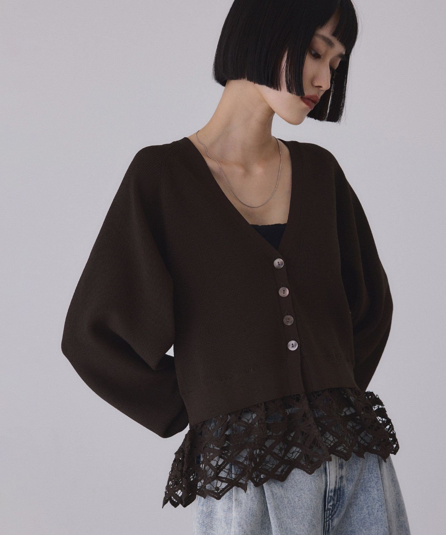【アダム エ ロペ/ADAM ET ROPE'】のバテンレースコンビニットカーディガン インテリア・キッズ・メンズ・レディースファッション・服の通販 founy(ファニー) ファッション Fashion レディースファッション Fashion for Women トップス・カットソー Cut & Sew Tops ニット Knit Tops & Sweaters カーディガン・羽織り Layered Style Cardigans インナー Innerwear 畦 Ribbed Knit カーディガン Cardigan, Knitwear コンパクト Compact, Small Size ショート Short, Short Length ドッキング Docking, Mixed Material バランス Balance, Style Balance ペプラム Peplum, Flared Hem ポケット Pocket, Pocket Detail レース Lace, Lace Fabric ワイド Wide, Wide Fit おすすめ Recommended / Our Picks 2025年 2025 2025-2026秋冬・A/W Autumn/Winter 2025–26 AW25–26 ダークブラウン(20)|ID: prp329100004793455 ipo3291000000034832488