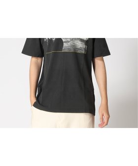 【ギャップ/GAP】のU2 グラフィックTシャツ 人気、トレンドファッション・服の通販 founy(ファニー) ファッション Fashion レディースファッション Fashion for Women トップス・カットソー Cut & Sew Tops シャツ・ブラウス・オフィスカジュアル Elegant Blouses & Button-Ups ロングTシャツ・Tシャツ Longline T-Shirts & Tees おすすめ Recommended / Our Picks キャラクター Character, Licensed Characters クラシック Classic, Timeless Style グラフィック Graphic, Graphic Design ストレート Straight, Straight Cut フィット Fit, Slim Fit フロント Front, Front Design ルーズ Loose, Oversized 半袖 Short Sleeve, Half Sleeve |ID:prp329100004793527