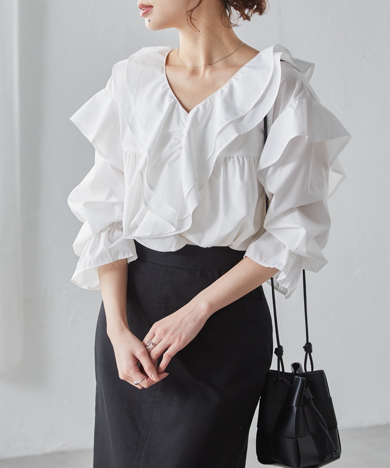 【ラナン/Ranan】のビッグカラーフリルブラウス インテリア・キッズ・メンズ・レディースファッション・服の通販 founy(ファニー) 　ファッション　Fashion　レディースファッション　Fashion for Women　トップス・カットソー　Cut & Sew Tops　シャツ・ブラウス・オフィスカジュアル　Elegant Blouses & Button-Ups　オケージョン　Occasion Wear　ギャザー　Gathered, Ruffled　今季　This Season, Current Season　スラックス　Slacks, Dress Pants　スリーブ　Sleeve, Long Sleeve / Short Sleeve　スーツ　Suit, Formalwear　セットアップ　Set-Up, Coordinated Outfit　デコルテ　Décolleté, Neckline　デニム　Denim, Jeans Material　トレンド　Trend, Trending Now　フェミニン　Feminine, Girly　フリル　Frill, Ruffle　ポケット　Pocket, Pocket Detail　ワイド　Wide, Wide Fit　セレモニー　Ceremony　OW|ID: prp329100004793591 ipo3291000000035012542