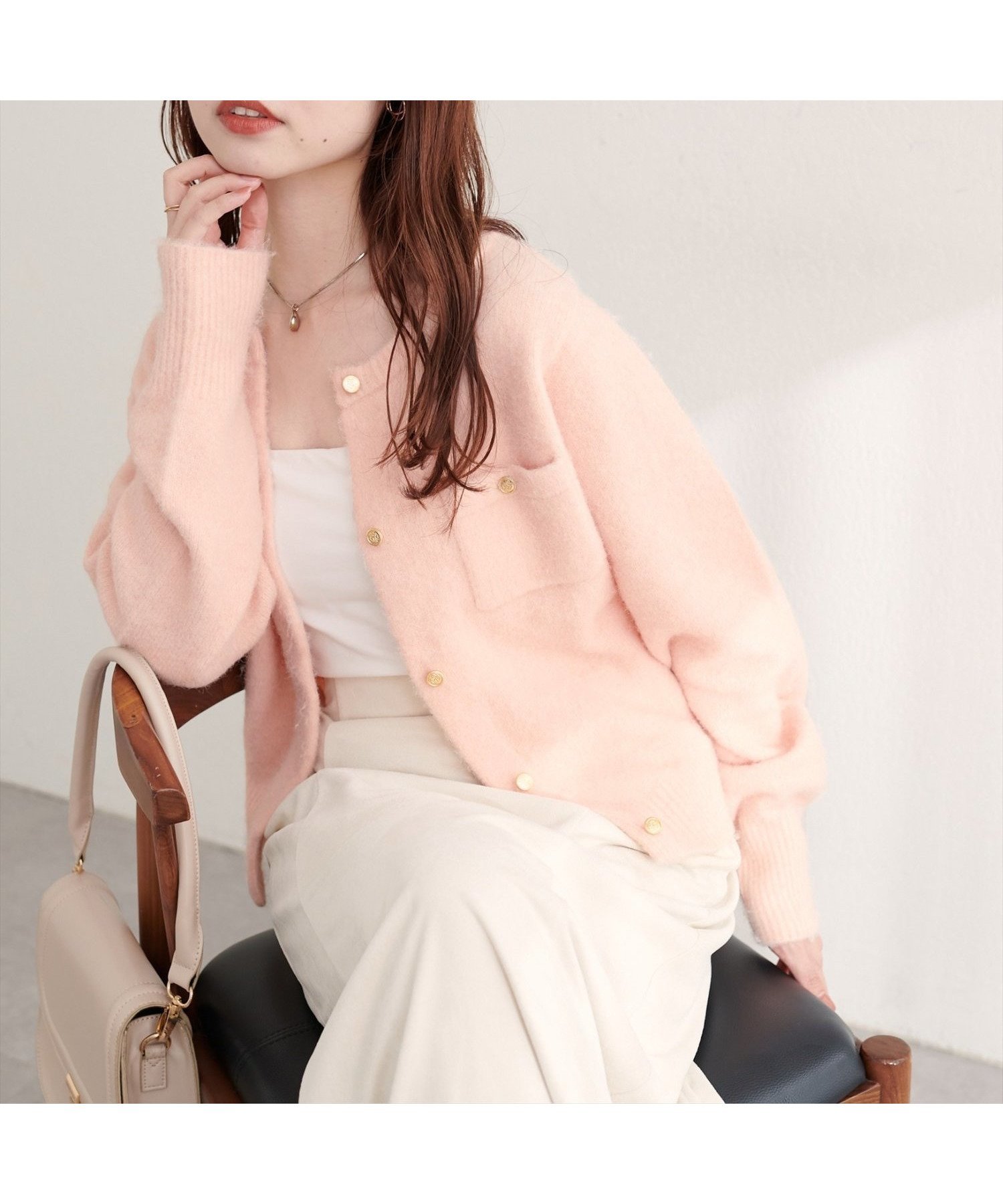 【ナチュラルクチュール/natural couture】のスフレヤーン金釦ポケ付きカーディガン インテリア・キッズ・メンズ・レディースファッション・服の通販 founy(ファニー) ファッション Fashion レディースファッション Fashion for Women トップス・カットソー Cut & Sew Tops カーディガン・羽織り Layered Style Cardigans アクセサリー Fashion Accessories カットソー Cut and Sewn Top カーディガン Cardigan, Knitwear クラシカル Classical, Vintage-Inspired シューズ Shoes, Footwear シンプル Simple, Minimal スニーカー Sneakers, Trainers ダウン Down, Puffer デニム Denim, Jeans Material バレエ Ballet, Ballet Style フェミニン Feminine, Girly フレア Flare, Flared フロント Front, Front Design ポケット Pocket, Pocket Detail リラックス Relax, Relaxed Fit ワイド Wide, Wide Fit 再入荷 Restock / Back in Stock エレガント 上品 Elegant 2025年 2025 2025-2026秋冬・A/W Autumn/Winter 2025–26 AW25–26 ピンク|ID: prp329100004793598 ipo3291000000034781689