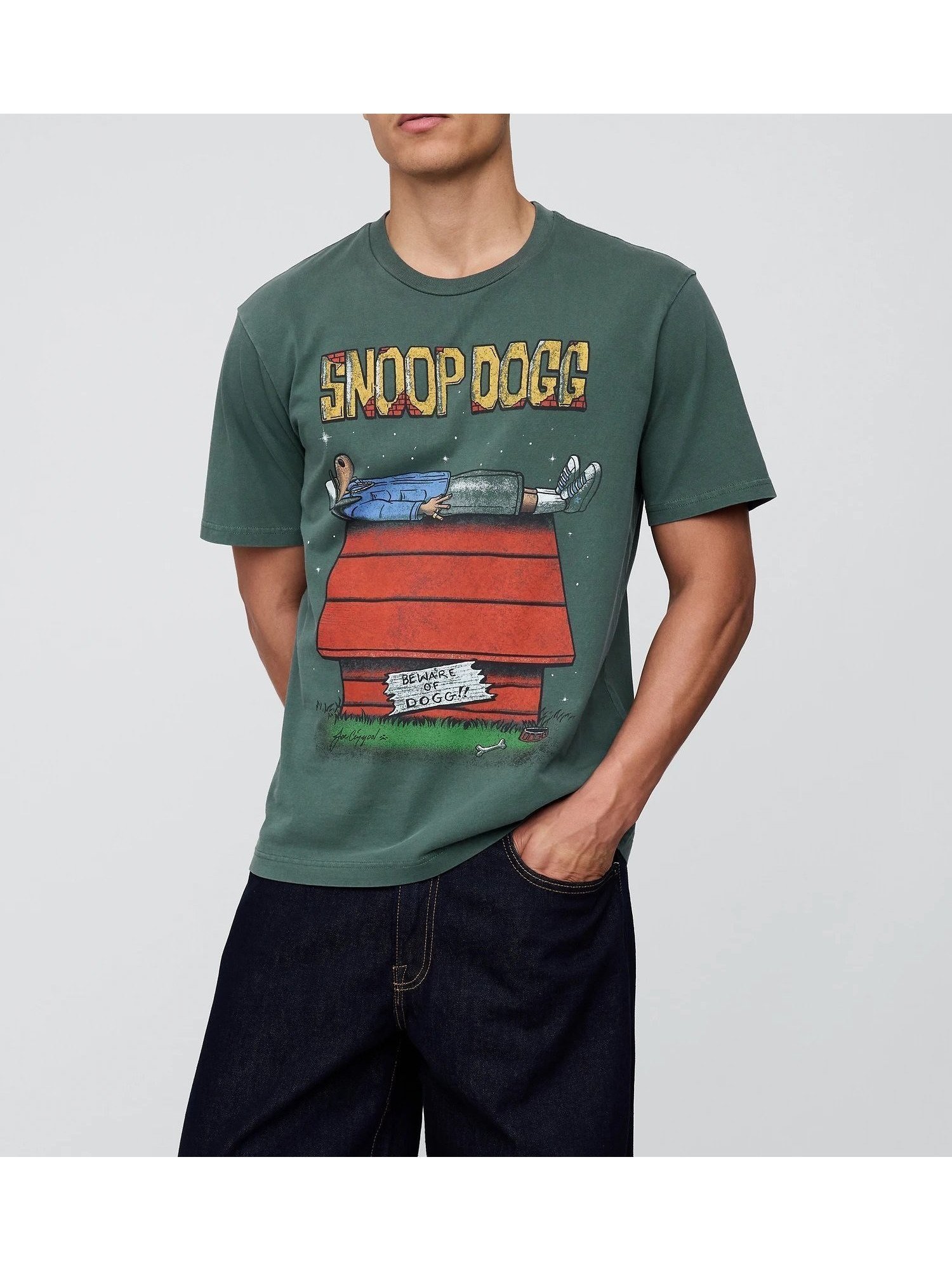 【ギャップ/GAP】のスヌープ・ドッグ リラックス グラフィックTシャツ /SNOOP DOGG インテリア・キッズ・メンズ・レディースファッション・服の通販 founy(ファニー) 　ファッション　Fashion　レディースファッション　Fashion for Women　トップス・カットソー　Cut & Sew Tops　シャツ・ブラウス・オフィスカジュアル　Elegant Blouses & Button-Ups　ロングTシャツ・Tシャツ　Longline T-Shirts & Tees　おすすめ　Recommended / Our Picks　キャラクター　Character, Licensed Characters　グラフィック　Graphic, Graphic Design　ストレート　Straight, Straight Cut　フィット　Fit, Slim Fit　フロント　Front, Front Design　リラックス　Relax, Relaxed Fit　半袖　Short Sleeve, Half Sleeve　ESSEX_GREEN_702|ID: prp329100004793602 ipo3291000000034781706