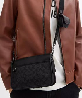 【コーチ/COACH / MEN】の【公式】ヘリテージ コンバーチブル クロスボディ・シグネチャー キャンバス 人気、トレンドファッション・服の通販 founy(ファニー) ファッション Fashion メンズファッション Fashion for Men キャンバス Canvas, Canvas Fabric シューズ Shoes, Footwear ポケット Pocket, Pocket Detail ポーチ Pouch, Small Case ラップ Wrap, Wrap Design 財布 Wallet, Purse |ID:prp329100004793648