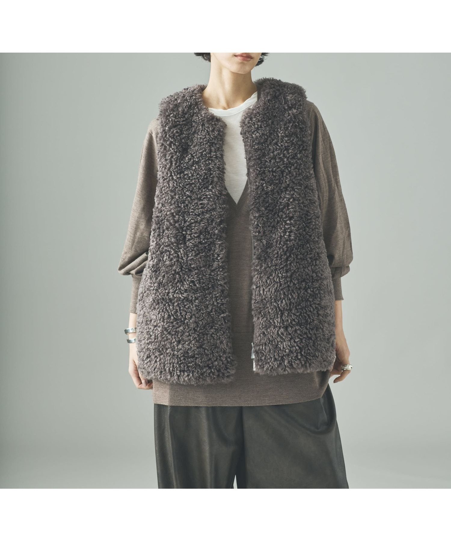 【カレンソロジー/Curensology】のリバーキルトファーベスト 人気、トレンドファッション・服の通販 founy(ファニー) ファッション Fashion レディースファッション Fashion for Women アウター Coat / Outerwear Collection トップス・カットソー Cut & Sew Tops ベスト&ジレ / 重ね着スタイル Vests & Gilets イタリア Italy エレガント 上品 Elegant 秋 Autumn キルト Quilt, Quilted Fabric サテン Satin, Glossy Fabric シンプル Simple, Minimal タフタ Taffeta, Structured Fabric バランス Balance, Style Balance フェイクファー Faux Fur, Imitation Fur ベスト Vest, Waistcoat other-1|ID: prp329100004793733 ipo3291000000034974974