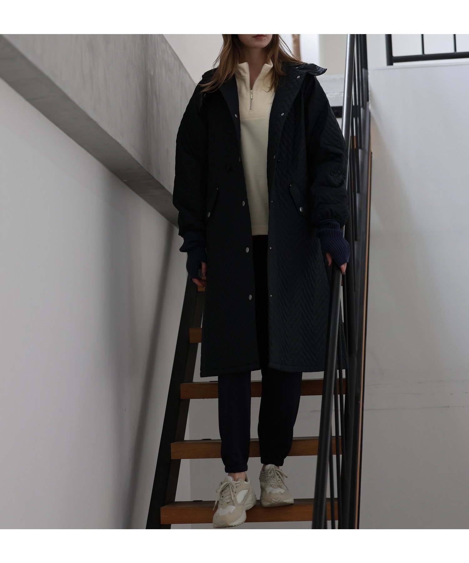 【ジュリエ/Julier】のsoronaキルティングロングコート インテリア・キッズ・メンズ・レディースファッション・服の通販 founy(ファニー) 　ファッション　Fashion　レディースファッション　Fashion for Women　アウター　Coat / Outerwear Collection　コート・ロングコート・ピーコート　Long Coats, Peacoats & More　春　Spring　秋　Autumn　キルティング　Quilted, Quilting　コレクション　Collection, Seasonal Line　軽量　Lightweight, Ultra Light　ジップ　Zip, Zipper　ダウン　Down, Puffer　フィット　Fit, Slim Fit　ブロック　Block, Solid Block Pattern　ヨガ　Yoga, Yoga Wear　リラックス　Relax, Relaxed Fit　ロング　Long, Long-Length　冬　Winter / This Winter　ダークネイビー|ID: prp329100004793789 ipo3291000000034964027