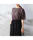 【アー ヴェー ヴェー/a.v.v】の【接触冷感/UVカット】ボートネックロゴTシャツ 人気、トレンドファッション・服の通販 founy(ファニー) ファッション Fashion レディースファッション Fashion for Women トップス・カットソー Cut & Sew Tops シャツ・ブラウス・オフィスカジュアル Elegant Blouses & Button-Ups ロングTシャツ・Tシャツ Longline T-Shirts & Tees 秋 Autumn デニム Denim, Jeans Material ベーシック Basic, Essential ラベンダー Lavender 再入荷 Restock / Back in Stock おすすめ Recommended / Our Picks 夏 Summer thumbnail ブラウン|ID: prp329100004793845 ipo3291000000034783269