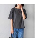 【アー ヴェー ヴェー/a.v.v】の【接触冷感/UVカット】ボートネックロゴTシャツ 人気、トレンドファッション・服の通販 founy(ファニー) ファッション Fashion レディースファッション Fashion for Women トップス・カットソー Cut & Sew Tops シャツ・ブラウス・オフィスカジュアル Elegant Blouses & Button-Ups ロングTシャツ・Tシャツ Longline T-Shirts & Tees 秋 Autumn デニム Denim, Jeans Material ベーシック Basic, Essential ラベンダー Lavender 再入荷 Restock / Back in Stock おすすめ Recommended / Our Picks 夏 Summer thumbnail ダークグレー|ID: prp329100004793845 ipo3291000000034783271