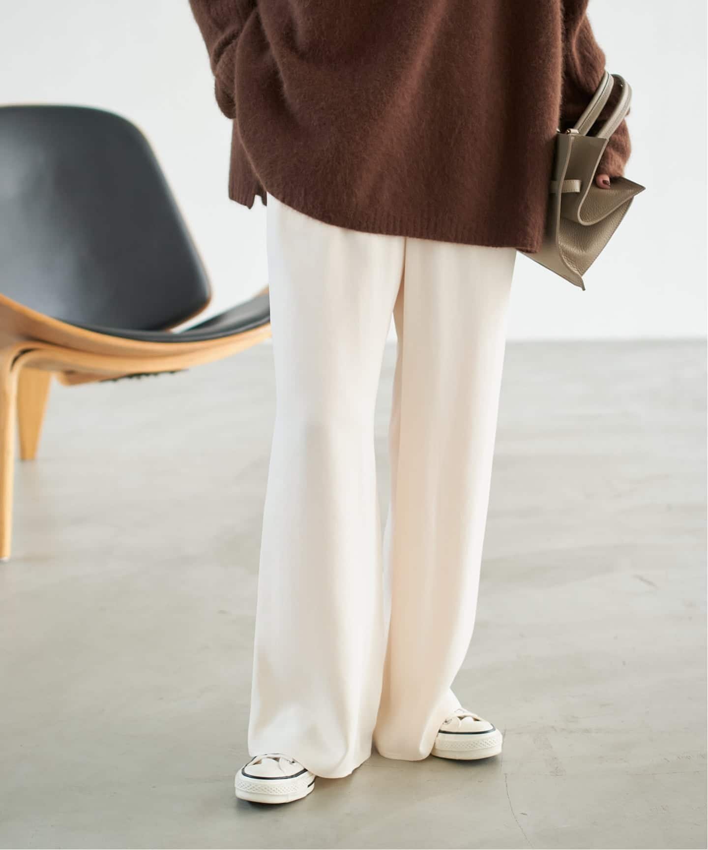 【スピック&スパン/Spick & Span】のサテンイージーベルボトムパンツ インテリア・キッズ・メンズ・レディースファッション・服の通販 founy(ファニー) 　ファッション　Fashion　レディースファッション　Fashion for Women　パンツ　Pants & Trousers　サテン　Satin, Glossy Fabric　スウェット / スエット　Sweatshirt, Sweatwear　ストレート　Straight, Straight Cut　バランス　Balance, Style Balance　リラックス　Relax, Relaxed Fit　定番　Standard, Basic Item　ナチュラル|ID: prp329100004793927 ipo3291000000034783776