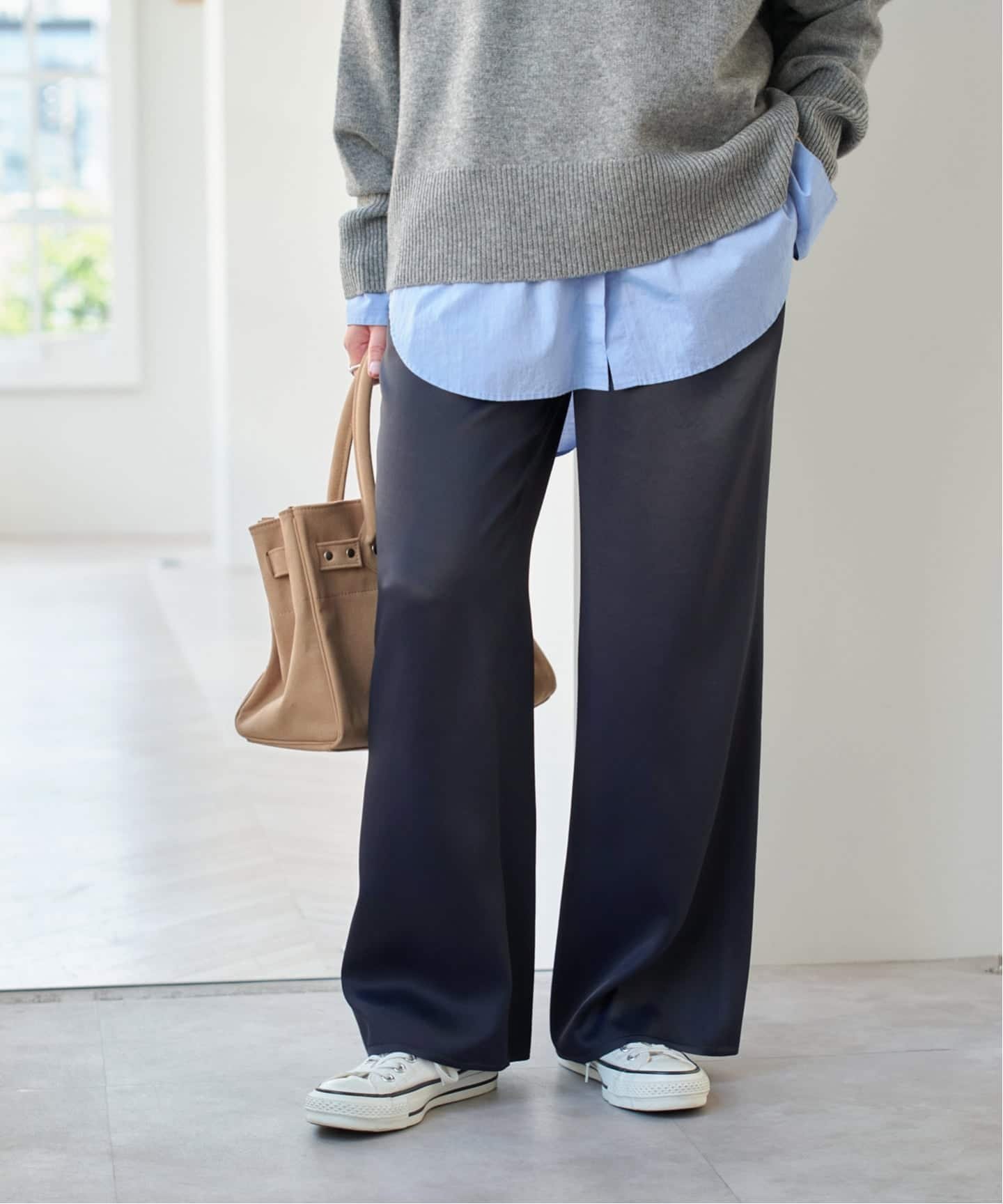 【スピック&スパン/Spick & Span】のサテンイージーベルボトムパンツ インテリア・キッズ・メンズ・レディースファッション・服の通販 founy(ファニー) 　ファッション　Fashion　レディースファッション　Fashion for Women　パンツ　Pants & Trousers　サテン　Satin, Glossy Fabric　スウェット / スエット　Sweatshirt, Sweatwear　ストレート　Straight, Straight Cut　バランス　Balance, Style Balance　リラックス　Relax, Relaxed Fit　定番　Standard, Basic Item　ネイビー|ID: prp329100004793927 ipo3291000000034783779