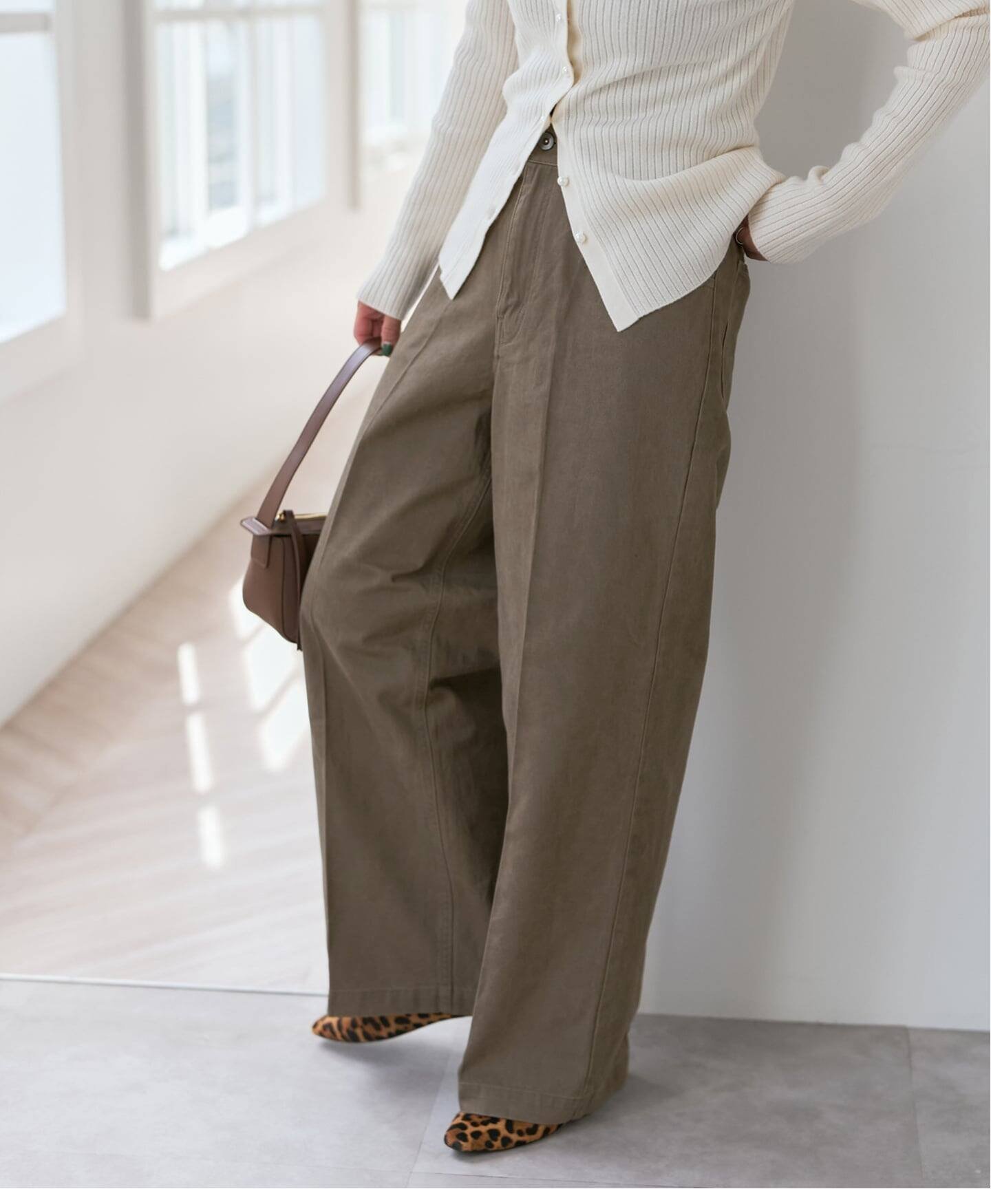 【スピック&スパン/Spick & Span】のバックギャザーチノ インテリア・キッズ・メンズ・レディースファッション・服の通販 founy(ファニー) ファッション Fashion レディースファッション Fashion for Women バッグ Bags シンプル Simple, Minimal ストレート Straight, Straight Cut センター Center, Center Line フィット Fit, Slim Fit ブラウン D|ID: prp329100004793929 ipo3291000000034783788