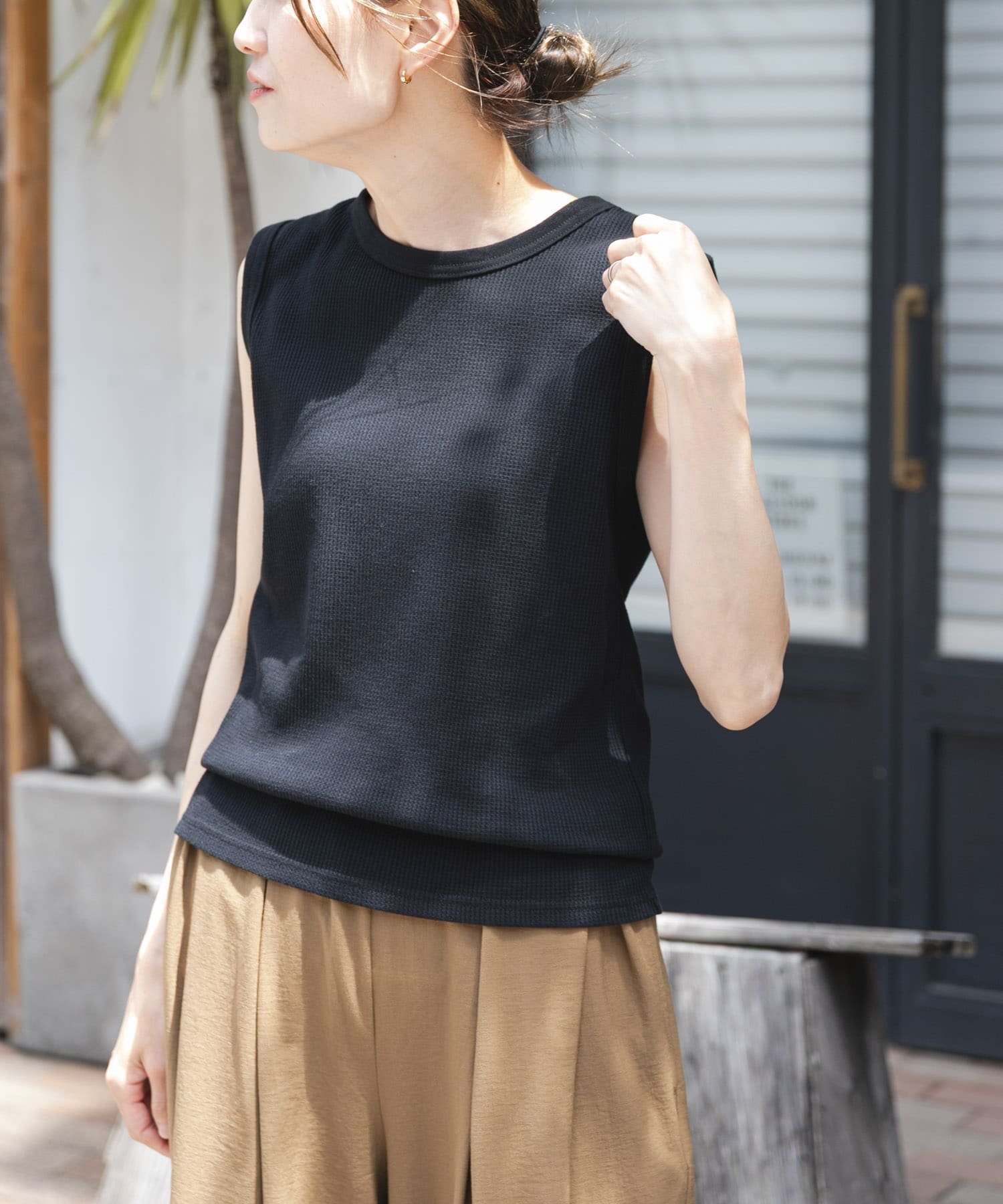 【アーバンリサーチ ドアーズ/URBAN RESEARCH DOORS】のFORK SPOON ミニワッフルノースリーブTシャツ インテリア・キッズ・メンズ・レディースファッション・服の通販 founy(ファニー) ファッション Fashion レディースファッション Fashion for Women トップス・カットソー Cut & Sew Tops キャミソール&ノースリーブ Camisoles & Sleeveless Tops シャツ・ブラウス・オフィスカジュアル Elegant Blouses & Button-Ups ロングTシャツ・Tシャツ Longline T-Shirts & Tees 2025年 2025 2025春夏・S/S Spring/Summer 2025 SS25 インナー Innerwear シンプル Simple, Minimal ノースリーブ Sleeveless, No-Sleeve ベーシック Basic, Essential ワッフル Waffle, Waffle Knit 夏 Summer 定番 Standard, Basic Item S/S・春夏 SS, Spring/Summer, Warm Season BLACK|ID: prp329100004793939 ipo3291000000034783838