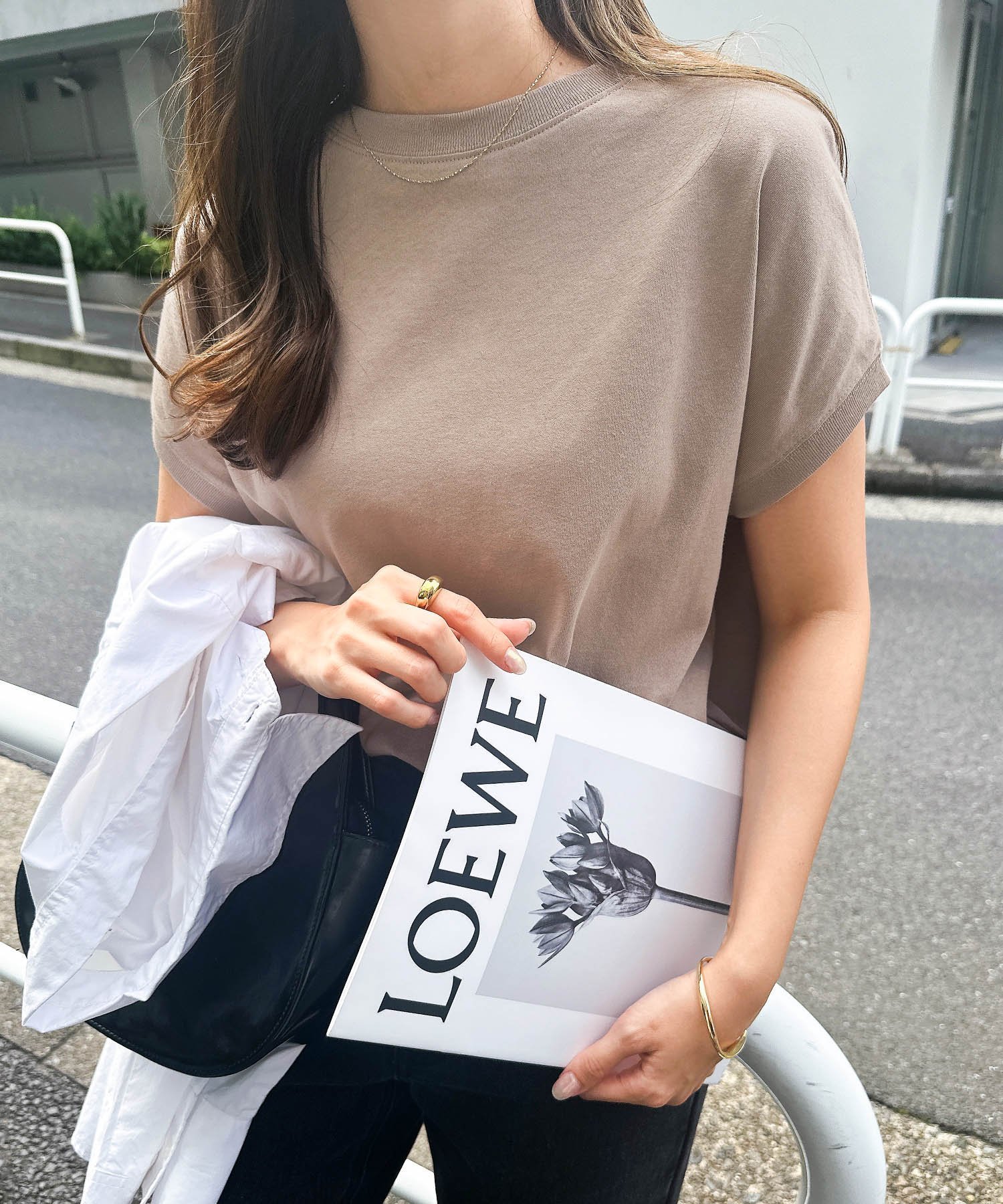 【アンドミー/andme】のUSAコットン 汗染み防止 フレンチスリーブ Tシャツ インテリア・キッズ・メンズ・レディースファッション・服の通販 founy(ファニー) ファッション Fashion レディースファッション Fashion for Women トップス・カットソー Cut & Sew Tops シャツ・ブラウス・オフィスカジュアル Elegant Blouses & Button-Ups ロングTシャツ・Tシャツ Longline T-Shirts & Tees サロペット Overalls, Salopette シンプル Simple, Minimal スリット Slit, Slit Detail スリーブ Sleeve, Long Sleeve / Short Sleeve フレンチ French, French Style ロング Long, Long-Length おすすめ Recommended / Our Picks グレージュ|ID: prp329100004793942 ipo3291000000034783857