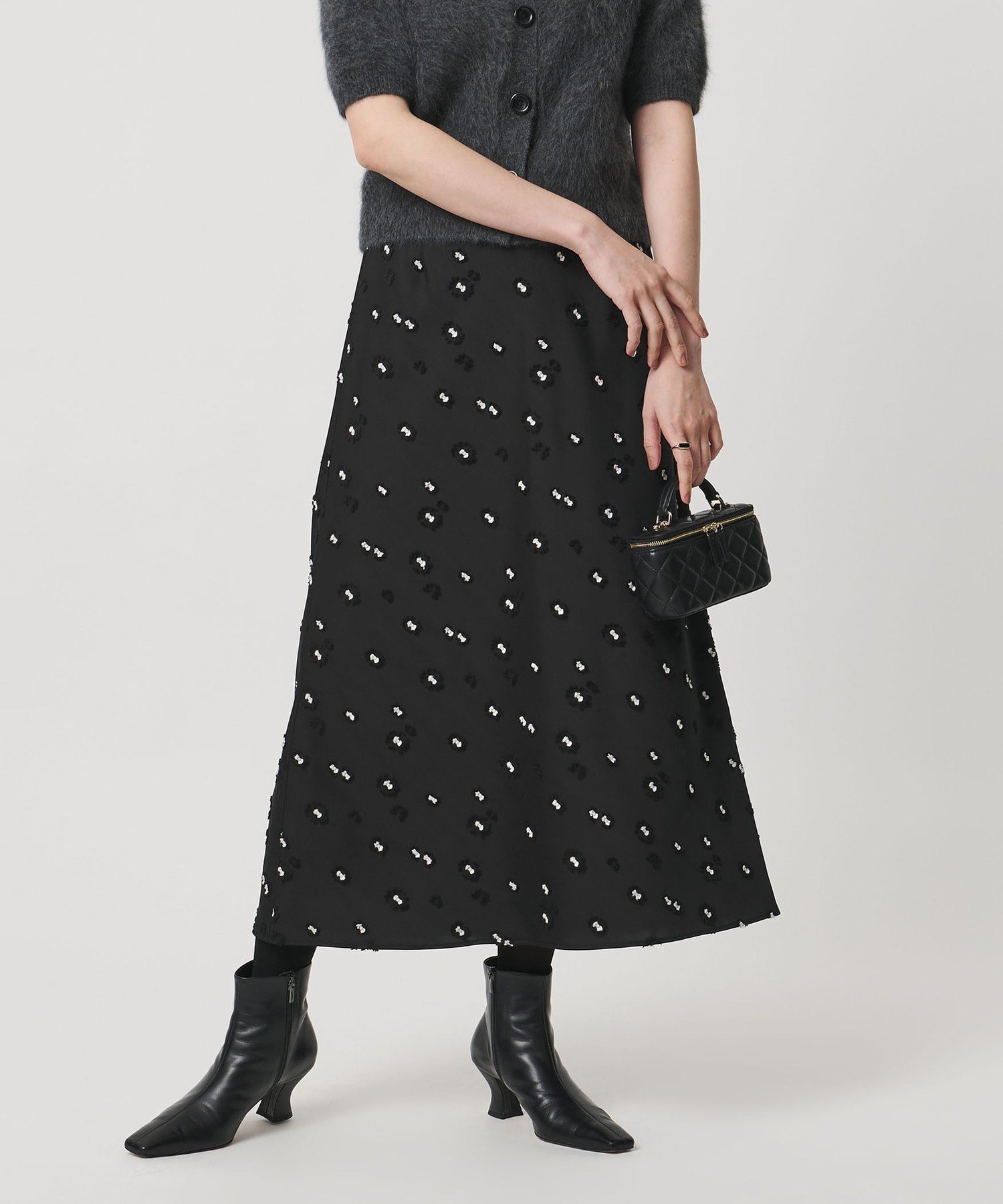 【ユナイテッドアローズ/UNITED ARROWS】のサテン フラワー ジャガード ロングスカート ブラック インテリア・キッズ・メンズ・レディースファッション・服の通販 founy(ファニー) ファッション Fashion レディースファッション Fashion for Women スカート Skirts ロングスカート Long Skirts / Maxi & Midi Skirts カットジャガード Cut Jacquard サテン Satin, Glossy Fabric ジャケット Jacket, Outerwear バイアス Bias, Diagonal Cut フィット Fit, Slim Fit フラワー Flower, Floral フレア Flare, Flared ロング Long, Long-Length おすすめ Recommended / Our Picks エレガント 上品 Elegant BLACK|ID: prp329100004793943 ipo3291000000034783848