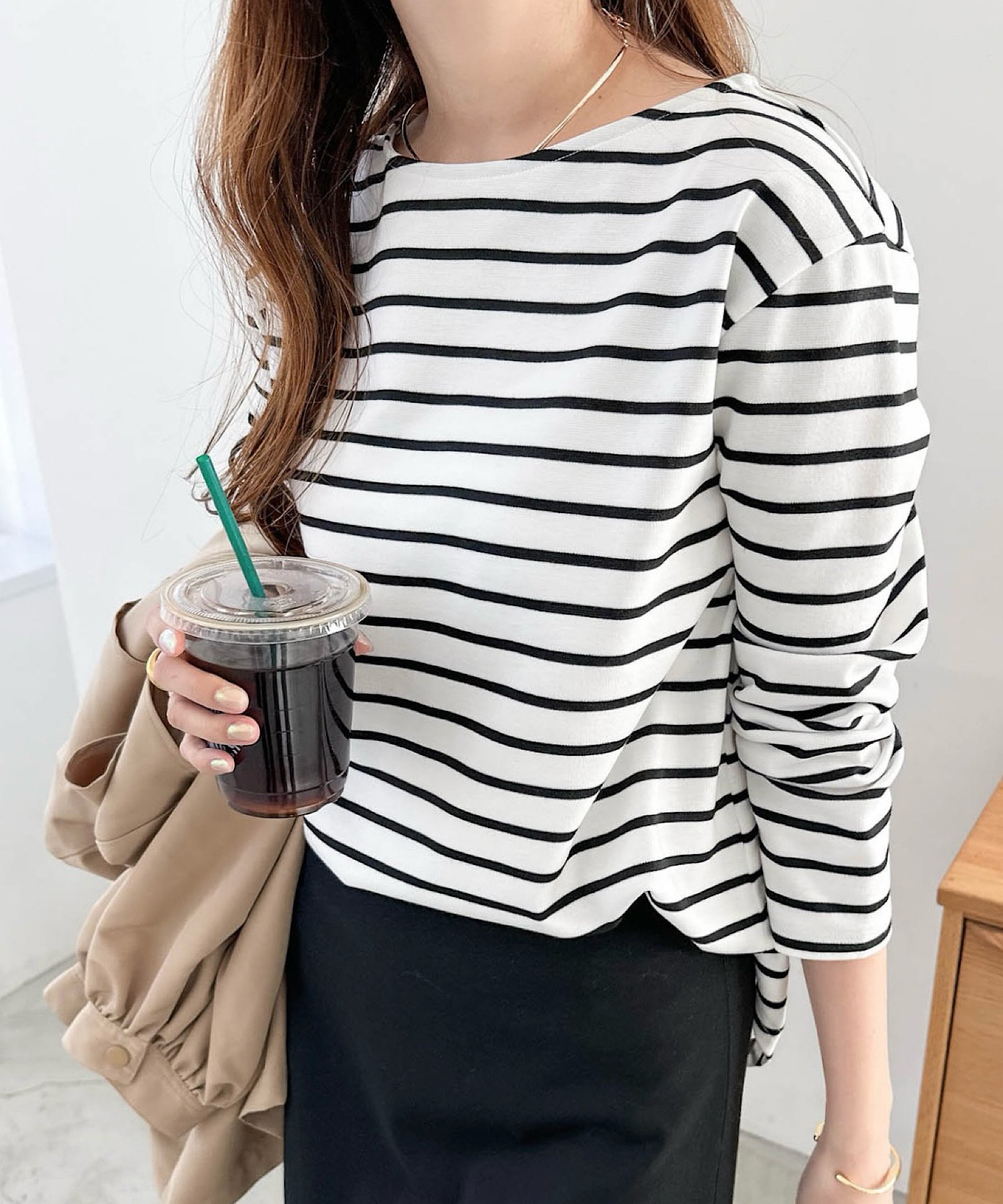 【アンドミー/andme】のキレイ見え ポンチ 長袖 クルーネック トップス インテリア・キッズ・メンズ・レディースファッション・服の通販 founy(ファニー) ファッション Fashion レディースファッション Fashion for Women トップス・カットソー Cut & Sew Tops カットソー Cut and Sewn Top シンプル Simple, Minimal スクエア Square, Square Shape スリット Slit, Slit Detail 人気 Popular, Best Seller 長袖 Long Sleeve, Full Sleeve ヘムライン Hemline, Bottom Cut ラウンド Round, Round Neck 楽ちん Easy Fit, Comfortable エレガント 上品 Elegant オフホワイト×ブラック|ID: prp329100004793947 ipo3291000000034783892