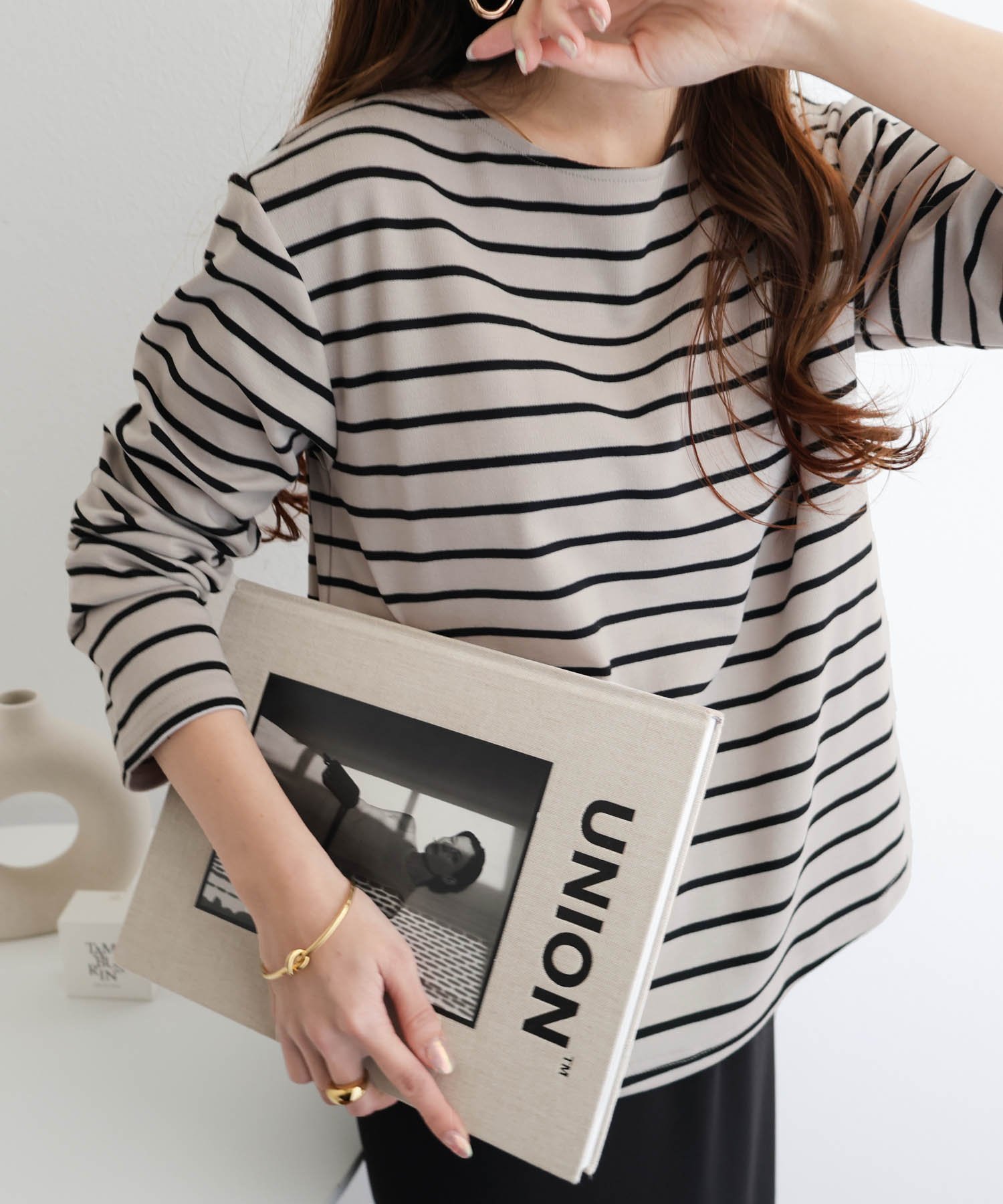 【アンドミー/andme】のキレイ見え ポンチ 長袖 クルーネック トップス インテリア・キッズ・メンズ・レディースファッション・服の通販 founy(ファニー) ファッション Fashion レディースファッション Fashion for Women トップス・カットソー Cut & Sew Tops カットソー Cut and Sewn Top シンプル Simple, Minimal スクエア Square, Square Shape スリット Slit, Slit Detail 人気 Popular, Best Seller 長袖 Long Sleeve, Full Sleeve ヘムライン Hemline, Bottom Cut ラウンド Round, Round Neck 楽ちん Easy Fit, Comfortable エレガント 上品 Elegant グレージュ×ブラック|ID: prp329100004793947 ipo3291000000034783894