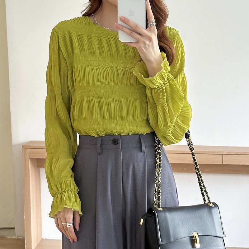 【ココモモ/COCOMOMO】の【新色登場!】 透け感シャーリング ブラウス シフォン フリル ラウンドネック インテリア・キッズ・メンズ・レディースファッション・服の通販 founy(ファニー) ファッション Fashion レディースファッション Fashion for Women トップス・カットソー Cut & Sew Tops シャツ・ブラウス・オフィスカジュアル Elegant Blouses & Button-Ups シアー Sheer, See-Through シフォン Chiffon, Lightweight Fabric シャーリング Shirring, Ruched フリル Frill, Ruffle ラウンド Round, Round Neck オリーブ|ID: prp329100004793960 ipo3291000000034901571