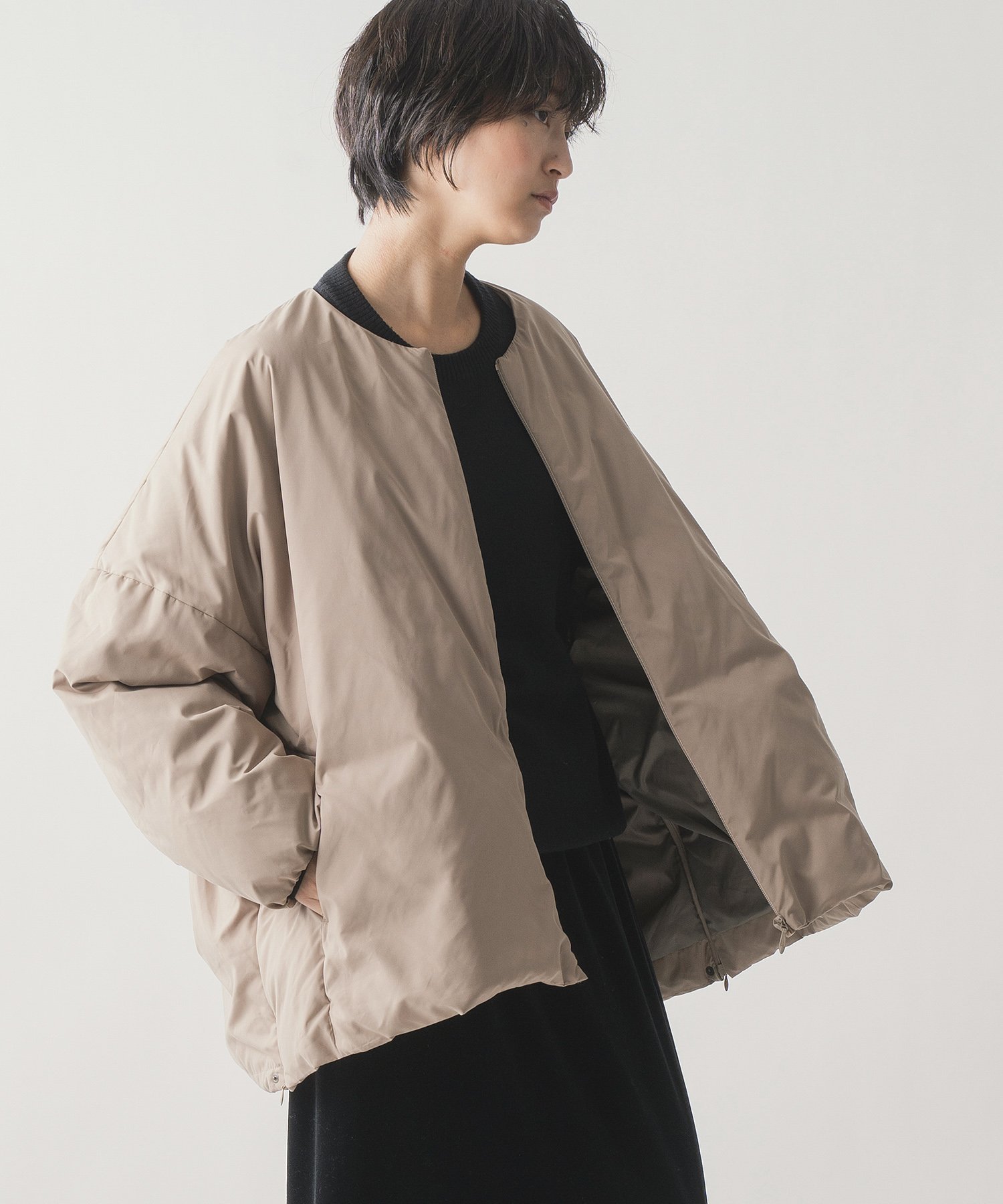 【ビーアパートメント/b apartment / MEN】の「miffew / ミフュー 」NO COLLAR OVER DOWN JACKET インテリア・キッズ・メンズ・レディースファッション・服の通販 founy(ファニー) 　ファッション　Fashion　メンズファッション　Fashion for Men　コレクション　Collection, Seasonal Line　軽量　Lightweight, Ultra Light　ショルダー　Shoulder, Shoulder Strap　スリット　Slit, Slit Detail　ダウン　Down, Puffer　トレンド　Trend, Trending Now　ドロップ　Drop Shoulder, Dropped Style　フェザー　Feather, Feather Detail　フロント　Front, Front Design　リラックス　Relax, Relaxed Fit　冬　Winter / This Winter　再入荷　Restock / Back in Stock　おすすめ　Recommended / Our Picks　BEIGE|ID: prp329100004794117 ipo3291000000035160666