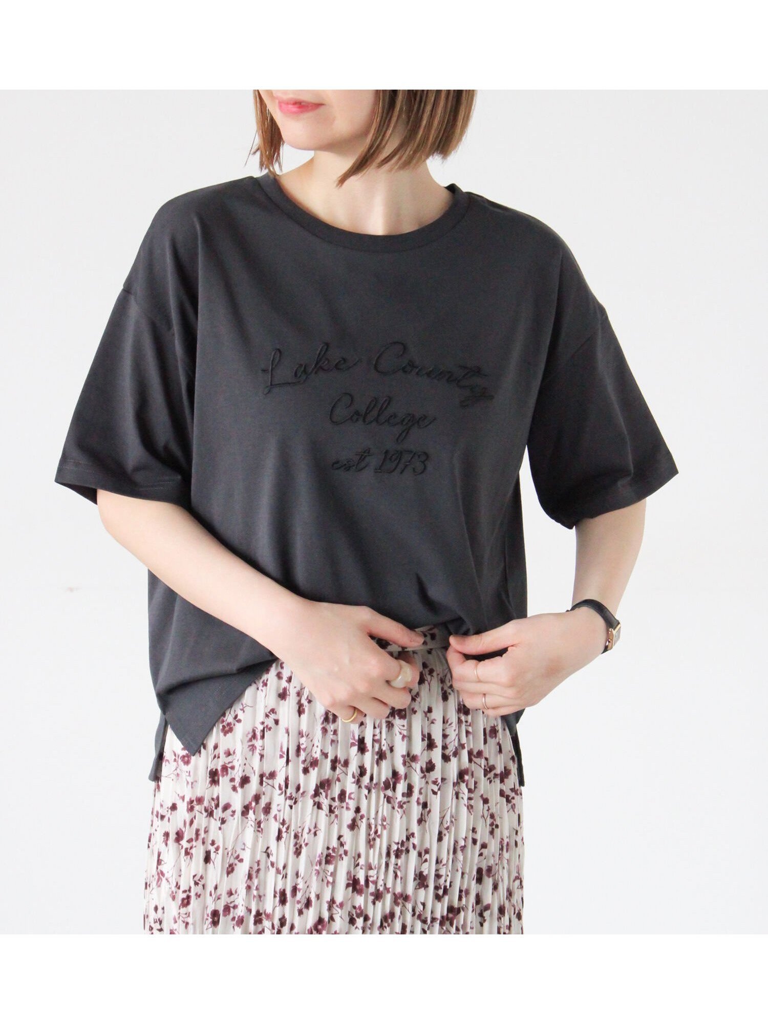 【テチチ/Te chichi】の【接触冷感】刺繍ロゴTシャツ インテリア・キッズ・メンズ・レディースファッション・服の通販 founy(ファニー) ファッション Fashion レディースファッション Fashion for Women トップス・カットソー Cut & Sew Tops シャツ・ブラウス・オフィスカジュアル Elegant Blouses & Button-Ups ロングTシャツ・Tシャツ Longline T-Shirts & Tees シンプル Simple, Minimal バランス Balance, Style Balance ベーシック Basic, Essential チャコールグレー|ID: prp329100004794157 ipo3291000000034785168