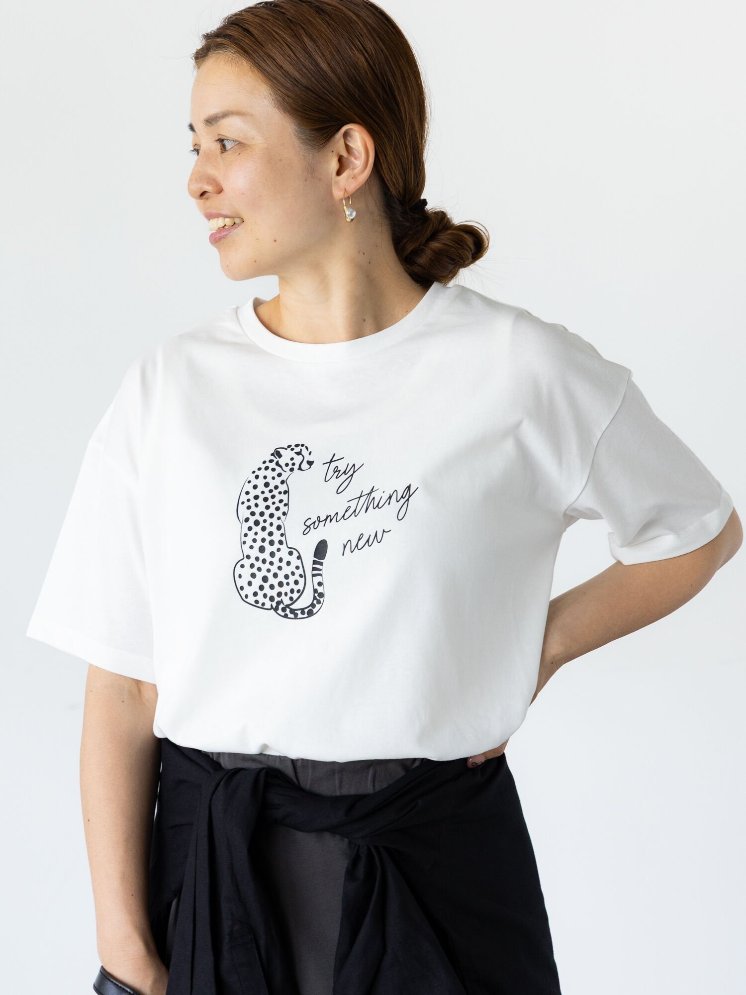 【テチチ/Te chichi】の【接触冷感】動物モチーフプリントTシャツ インテリア・キッズ・メンズ・レディースファッション・服の通販 founy(ファニー) ファッション Fashion レディースファッション Fashion for Women トップス・カットソー Cut & Sew Tops シャツ・ブラウス・オフィスカジュアル Elegant Blouses & Button-Ups ロングTシャツ・Tシャツ Longline T-Shirts & Tees プリント Print, Printed Pattern モチーフ Motif, Design Theme オフホワイト|ID: prp329100004794169 ipo3291000000034785214