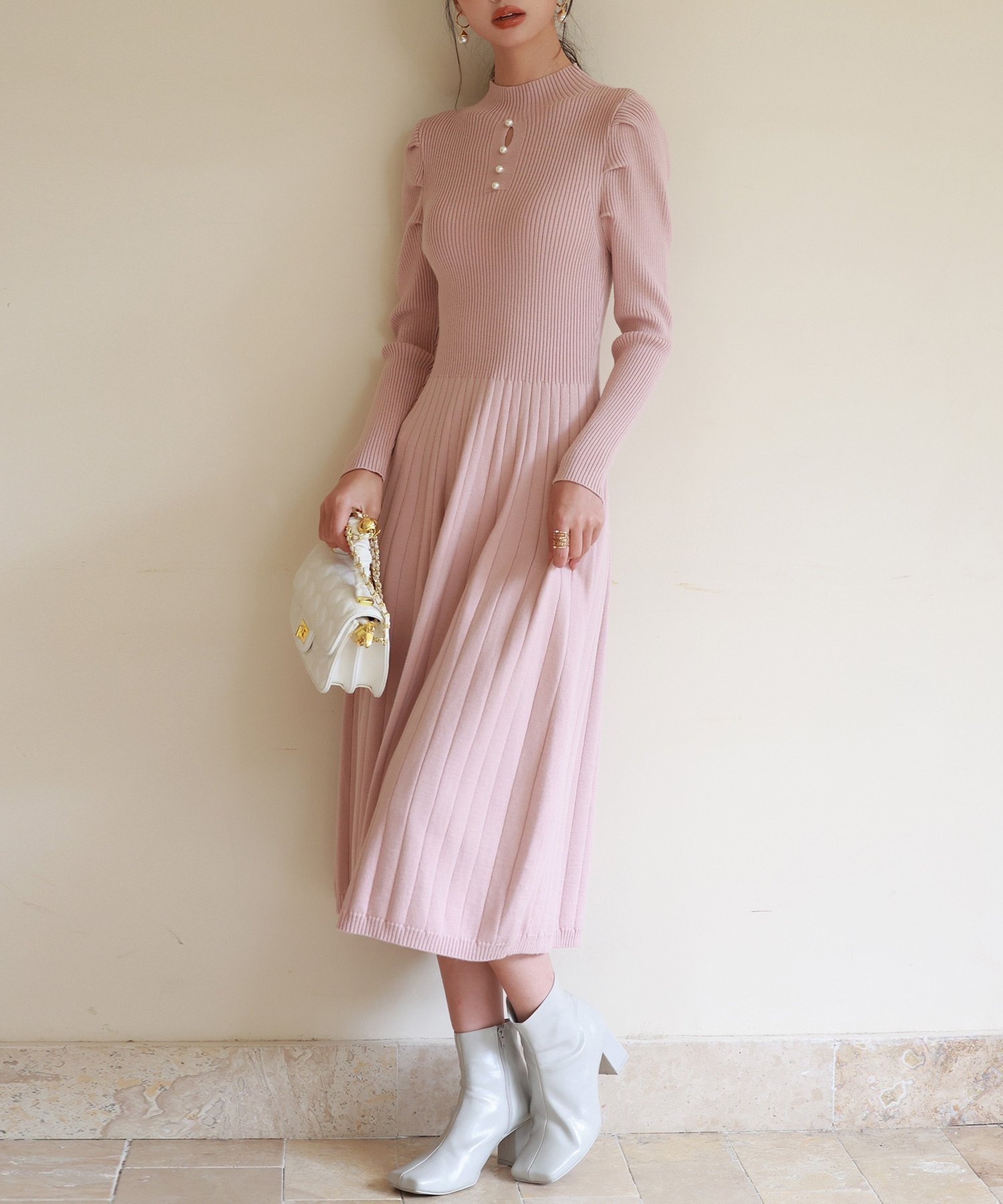 【セゾンドパピヨン/SAISON DE PAPILLON】のプチハイネックミモレ丈ワンピース インテリア・キッズ・メンズ・レディースファッション・服の通販 founy(ファニー) ファッション Fashion レディースファッション Fashion for Women ワンピース Dresses コンシャス Conscious, Bodycon コンパクト Compact, Small Size シンプル Simple, Minimal スリット Slit, Slit Detail スリーブ Sleeve, Long Sleeve / Short Sleeve ドッキング Docking, Mixed Material パール Pearl, Pearl Accent フィット Fit, Slim Fit フェミニン Feminine, Girly フロント Front, Front Design プリーツ Pleats, Pleated ランダム Random, Irregular ロング Long, Long-Length エレガント 上品 Elegant ピンク|ID: prp329100004794257 ipo3291000000034785691