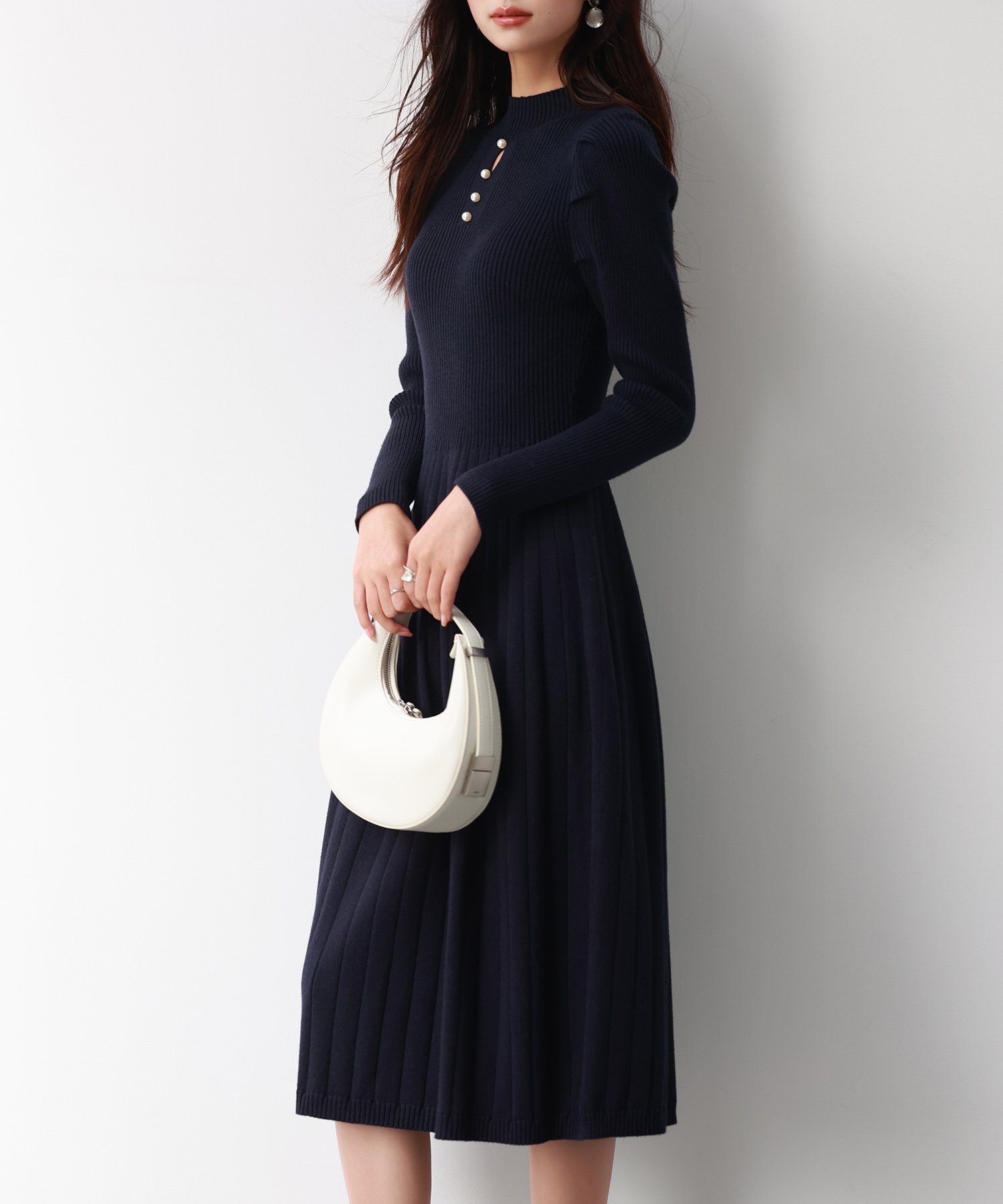 【セゾンドパピヨン/SAISON DE PAPILLON】のプチハイネックミモレ丈ワンピース インテリア・キッズ・メンズ・レディースファッション・服の通販 founy(ファニー) ファッション Fashion レディースファッション Fashion for Women ワンピース Dresses コンシャス Conscious, Bodycon コンパクト Compact, Small Size シンプル Simple, Minimal スリット Slit, Slit Detail スリーブ Sleeve, Long Sleeve / Short Sleeve ドッキング Docking, Mixed Material パール Pearl, Pearl Accent フィット Fit, Slim Fit フェミニン Feminine, Girly フロント Front, Front Design プリーツ Pleats, Pleated ランダム Random, Irregular ロング Long, Long-Length エレガント 上品 Elegant ネイビー|ID: prp329100004794257 ipo3291000000034785694