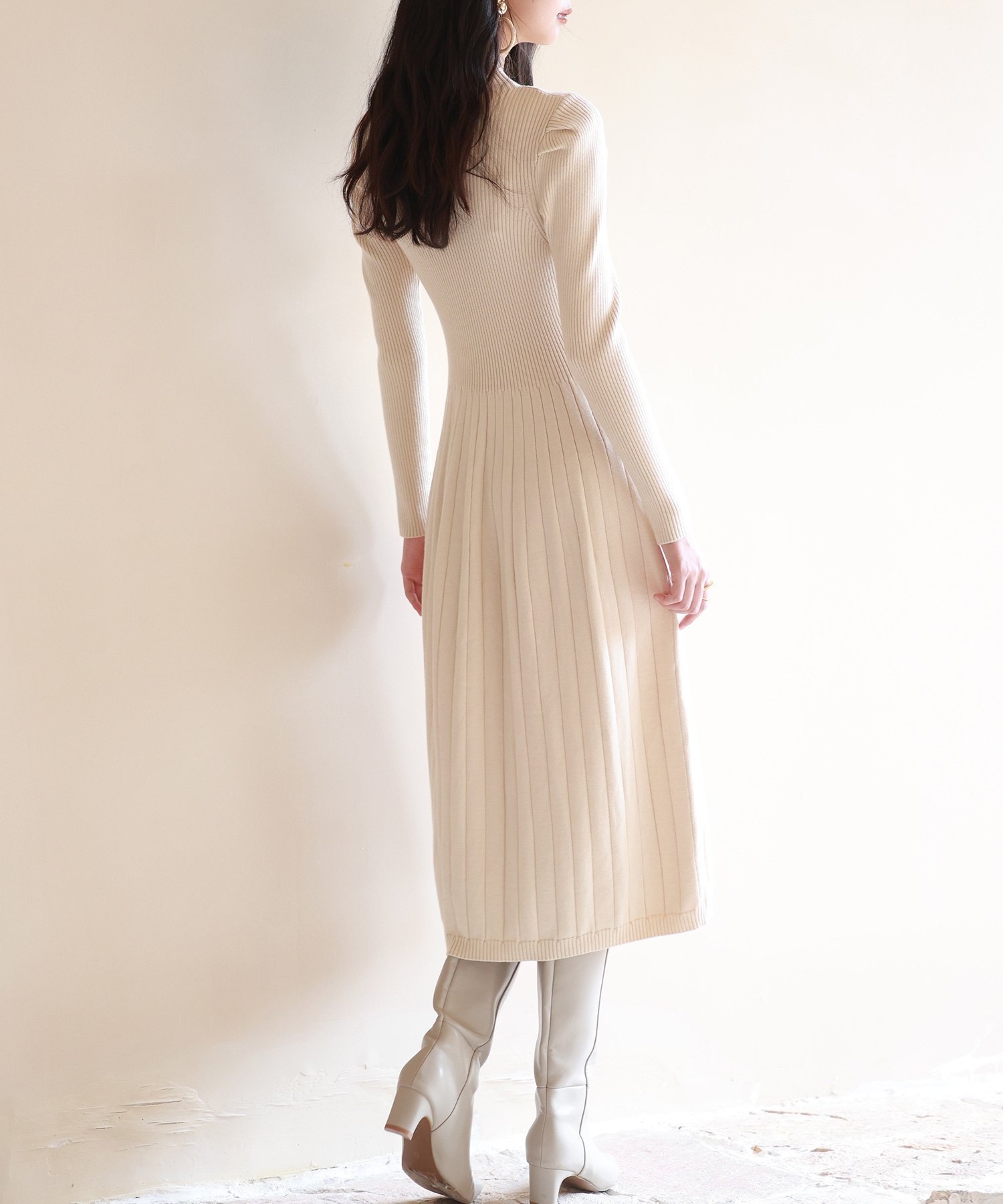 【セゾンドパピヨン/SAISON DE PAPILLON】のプチハイネックミモレ丈ワンピース インテリア・キッズ・メンズ・レディースファッション・服の通販 founy(ファニー) ファッション Fashion レディースファッション Fashion for Women ワンピース Dresses コンシャス Conscious, Bodycon コンパクト Compact, Small Size シンプル Simple, Minimal スリット Slit, Slit Detail スリーブ Sleeve, Long Sleeve / Short Sleeve ドッキング Docking, Mixed Material パール Pearl, Pearl Accent フィット Fit, Slim Fit フェミニン Feminine, Girly フロント Front, Front Design プリーツ Pleats, Pleated ランダム Random, Irregular ロング Long, Long-Length エレガント 上品 Elegant アイボリー|ID: prp329100004794257 ipo3291000000034785696