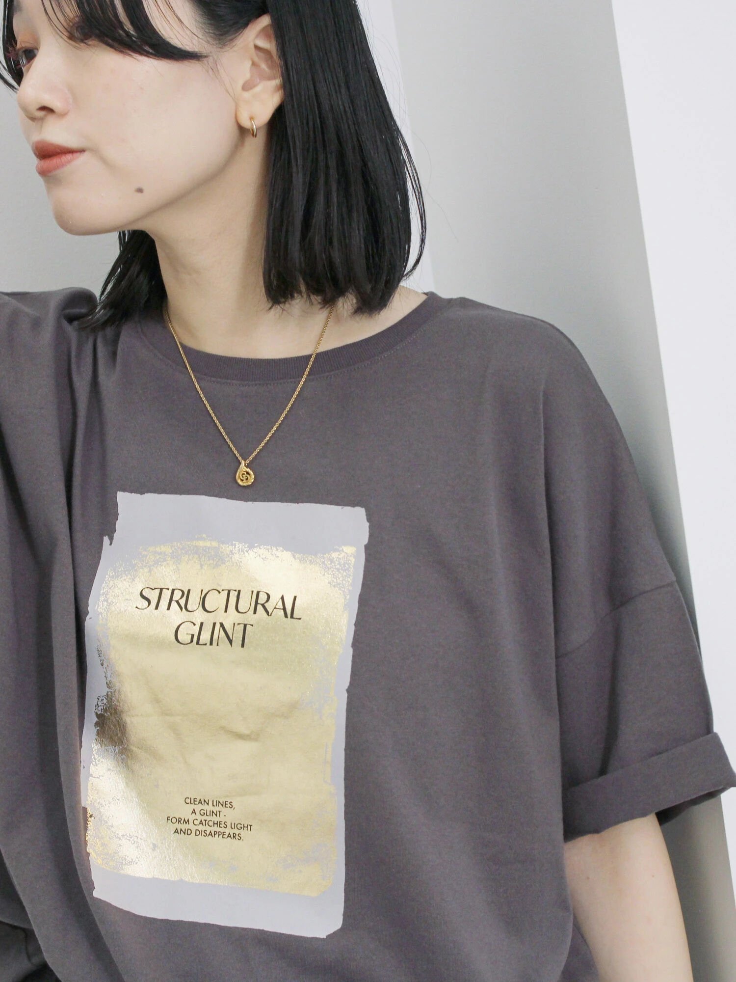 【サマンサモスモス/Samansa Mos2】の◎箔プリントTシャツ インテリア・キッズ・メンズ・レディースファッション・服の通販 founy(ファニー) 　ファッション　Fashion　レディースファッション　Fashion for Women　トップス・カットソー　Cut & Sew Tops　シャツ・ブラウス・オフィスカジュアル　Elegant Blouses & Button-Ups　ロングTシャツ・Tシャツ　Longline T-Shirts & Tees　シャイニー　Shiny, Glossy Finish　シンプル　Simple, Minimal　プリント　Print, Printed Pattern　チャコールグレー|ID: prp329100004794273 ipo3291000000034785790