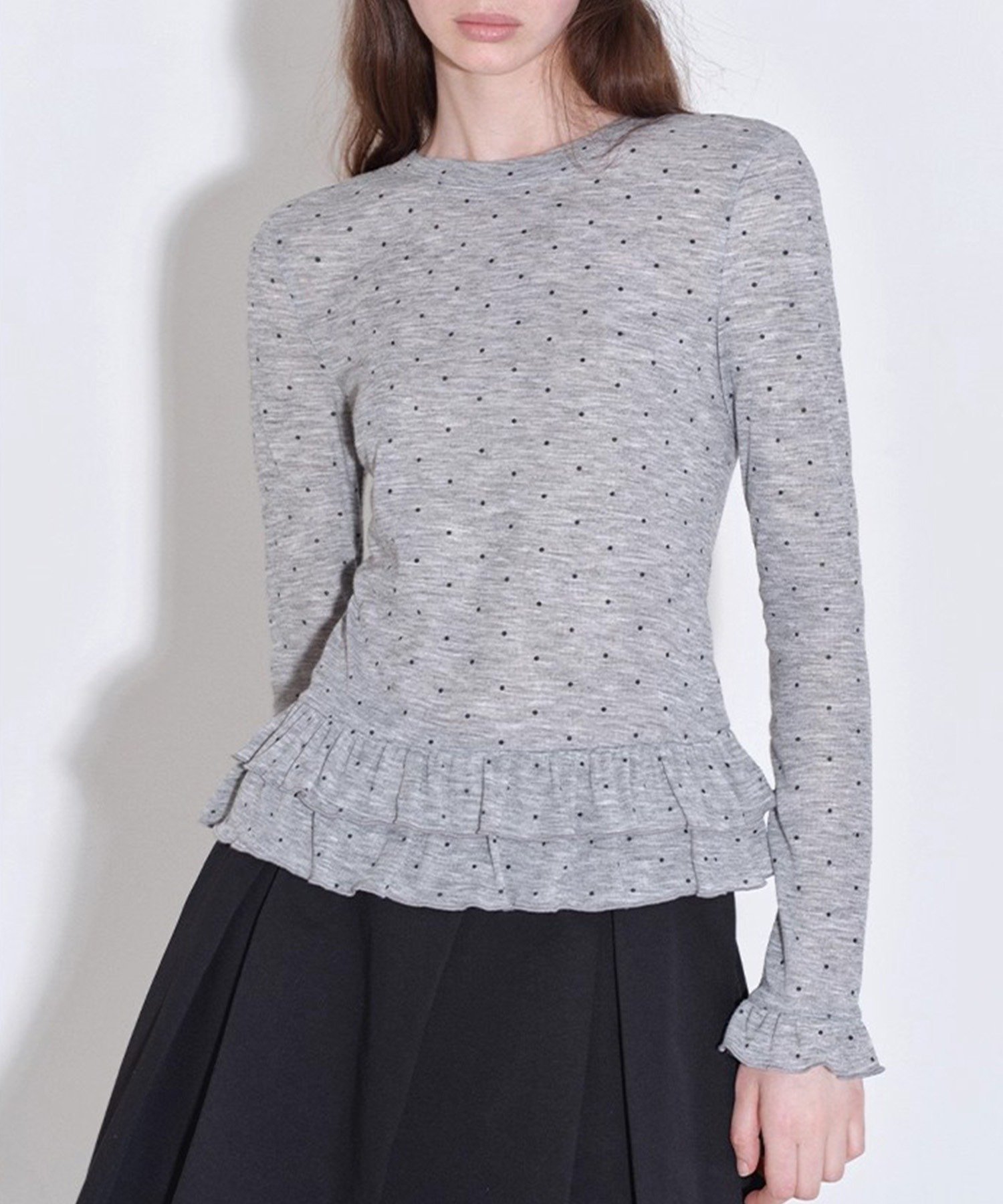 【チュクラ/chuclla】のドット柄 フリルヘム ロングTシャツ FQ25S089【Fano】 インテリア・キッズ・メンズ・レディースファッション・服の通販 founy(ファニー) 　ファッション　Fashion　レディースファッション　Fashion for Women　トップス・カットソー　Cut & Sew Tops　シャツ・ブラウス・オフィスカジュアル　Elegant Blouses & Button-Ups　ロングTシャツ・Tシャツ　Longline T-Shirts & Tees　カーディガン　Cardigan, Knitwear　シンプル　Simple, Minimal　スリム　Slim, Slim Fit　トレンド　Trend, Trending Now　ドット　Polka Dot, Dot Pattern　フィット　Fit, Slim Fit　フェミニン　Feminine, Girly　フリル　Frill, Ruffle　プリント　Print, Printed Pattern　ロマンティック　Romantic, Feminine Style　ロング　Long, Long-Length　グレー|ID: prp329100004794362 ipo3291000000035181391