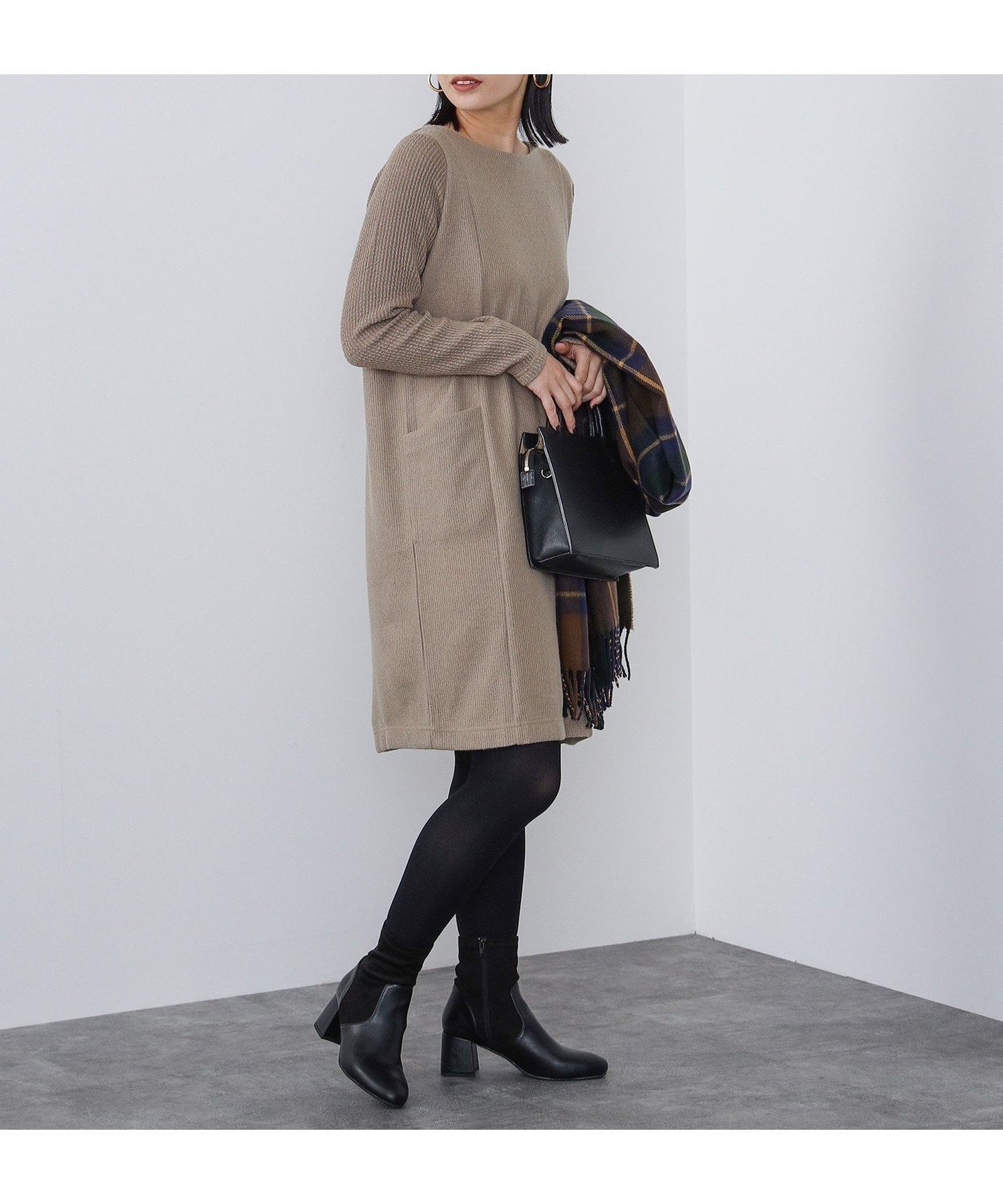 【ビームス ウイメン/BEAMS】の異素材コンビ ワンピース インテリア・キッズ・メンズ・レディースファッション・服の通販 founy(ファニー) 　ファッション　Fashion　レディースファッション　Fashion for Women　ワンピース　Dresses　おすすめ　Recommended / Our Picks　ウェーブ　Wavy Pattern　コンビ　Combo, Combination Style　シンプル　Simple, Minimal　ジップ　Zip, Zipper　ストレート　Straight, Straight Cut　フェルト　Felt, Felt Fabric　リブニット　Rib Knit, Ribbed Knit　ロング　Long, Long-Length　MOCHA|ID: prp329100004794390 ipo3291000000034928423