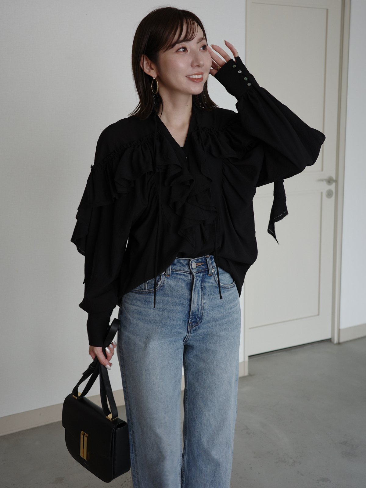 【アニュアンス/anuans】のリンクルラッフルブラウス インテリア・キッズ・メンズ・レディースファッション・服の通販 founy(ファニー) ファッション Fashion レディースファッション Fashion for Women トップス・カットソー Cut & Sew Tops シャツ・ブラウス・オフィスカジュアル Elegant Blouses & Button-Ups クラシカル Classical, Vintage-Inspired シンプル Simple, Minimal バランス Balance, Style Balance ボトム Bottoms, Lower Wear ヨーク Yoke, Yoke Design ラッフル Ruffle, Frill BLACK|ID: prp329100004794395 ipo3291000000034786408