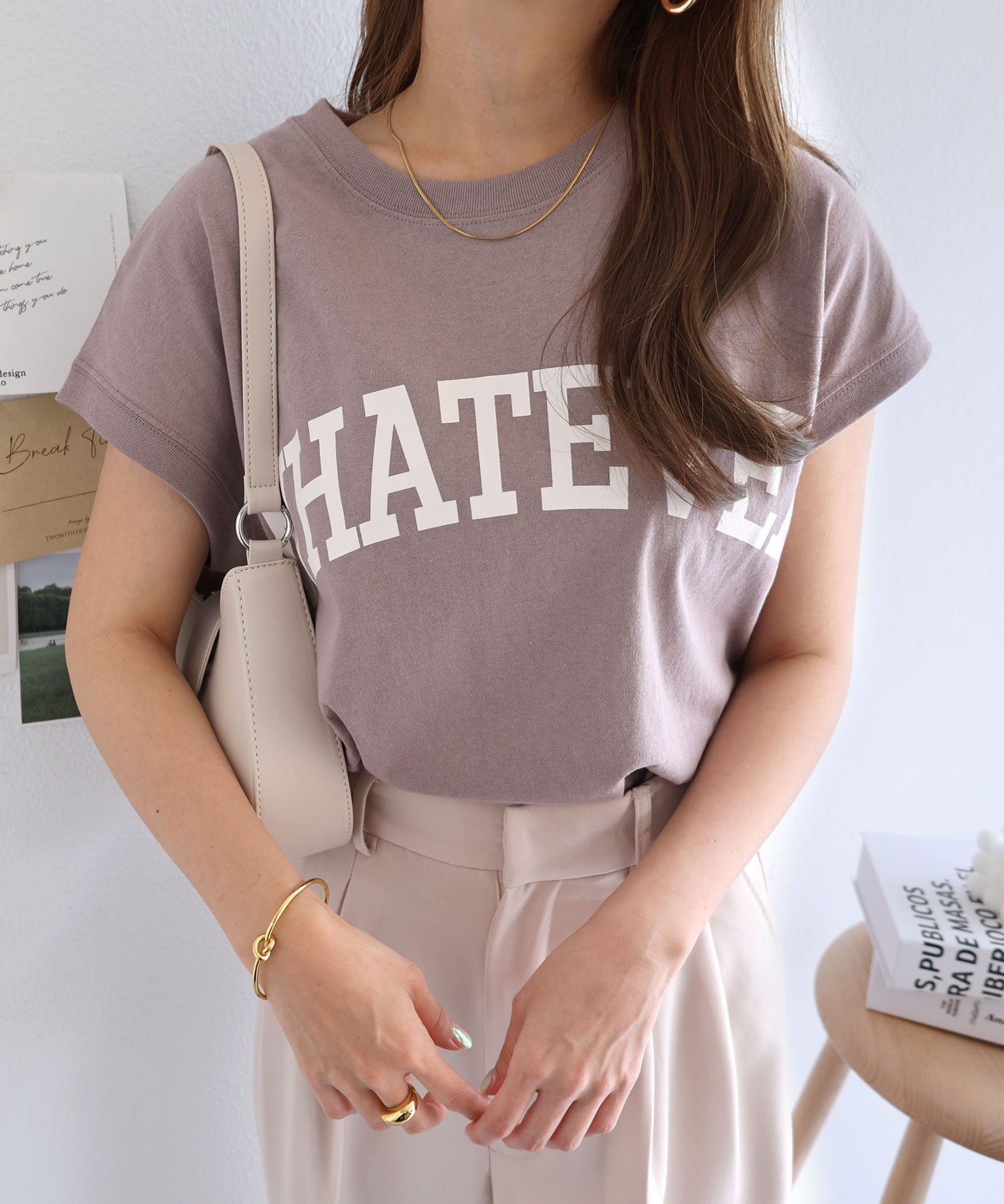 【アンドミー/andme】のコットン 天竺 ロゴプリント フレンチスリーブ Tシャツ インテリア・キッズ・メンズ・レディースファッション・服の通販 founy(ファニー) ファッション Fashion レディースファッション Fashion for Women トップス・カットソー Cut & Sew Tops シャツ・ブラウス・オフィスカジュアル Elegant Blouses & Button-Ups ロングTシャツ・Tシャツ Longline T-Shirts & Tees サロペット Overalls, Salopette スリット Slit, Slit Detail スリーブ Sleeve, Long Sleeve / Short Sleeve 人気 Popular, Best Seller フレンチ French, French Style プリント Print, Printed Pattern ロング Long, Long-Length おすすめ Recommended / Our Picks モカ|ID: prp329100004794399 ipo3291000000034786447