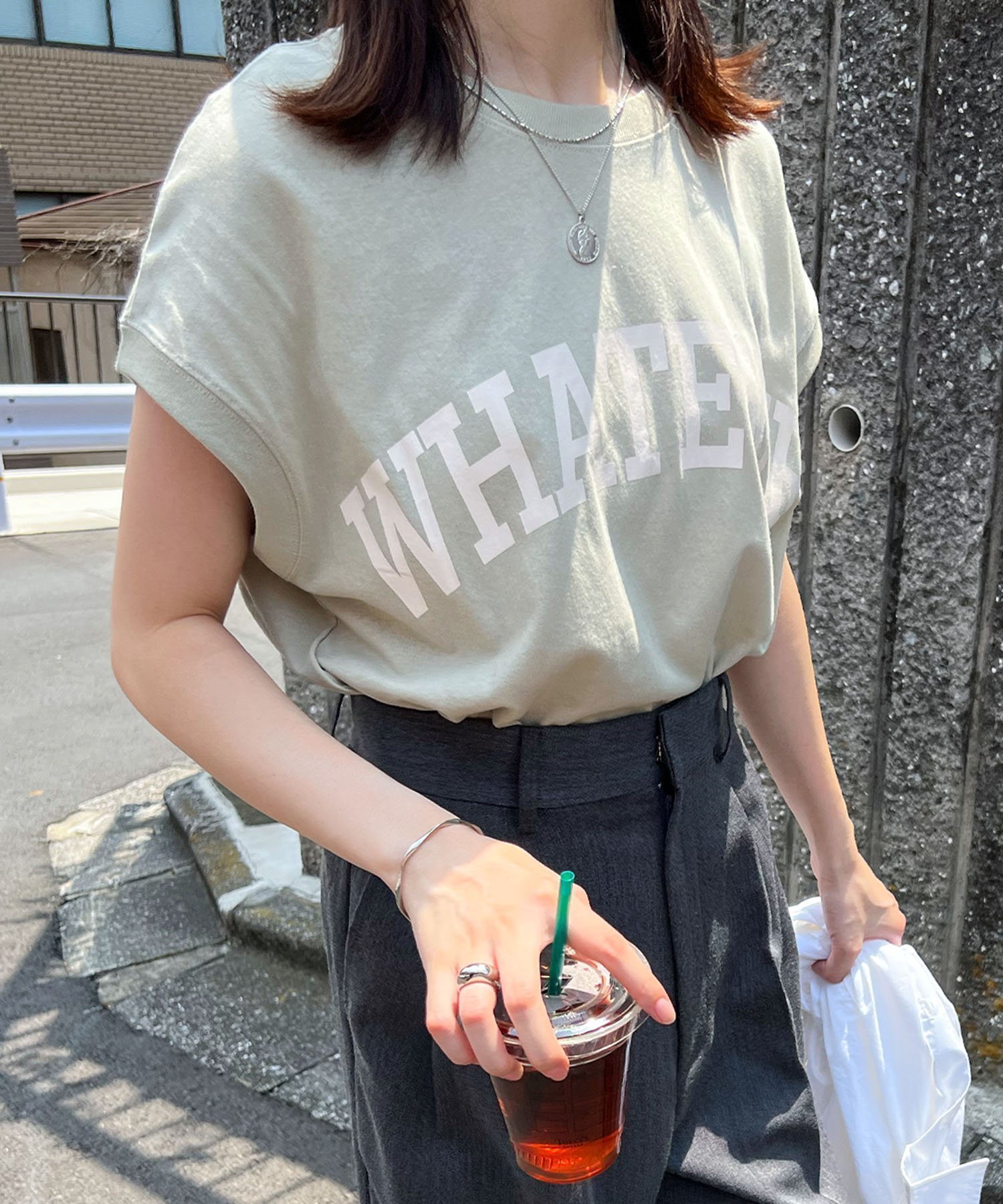 【アンドミー/andme】のコットン 天竺 ロゴプリント フレンチスリーブ Tシャツ インテリア・キッズ・メンズ・レディースファッション・服の通販 founy(ファニー) ファッション Fashion レディースファッション Fashion for Women トップス・カットソー Cut & Sew Tops シャツ・ブラウス・オフィスカジュアル Elegant Blouses & Button-Ups ロングTシャツ・Tシャツ Longline T-Shirts & Tees サロペット Overalls, Salopette スリット Slit, Slit Detail スリーブ Sleeve, Long Sleeve / Short Sleeve 人気 Popular, Best Seller フレンチ French, French Style プリント Print, Printed Pattern ロング Long, Long-Length おすすめ Recommended / Our Picks グリーン|ID: prp329100004794399 ipo3291000000034786451