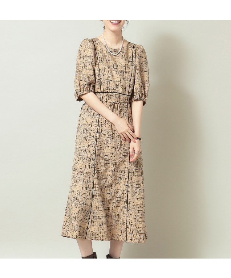 【イッツデモ/ITS' DEMO】の【薄手/後ろウエストシャーリング/手洗い可】ツイード調プリントワンピ インテリア・キッズ・メンズ・レディースファッション・服の通販 founy(ファニー) ファッション Fashion レディースファッション Fashion for Women ワンピース Dresses クラシカル Classical, Vintage-Inspired シャーリング Shirring, Ruched スマート Smart, Elegant ツイード Twill, Twill Weave フィット Fit, Slim Fit フラット Flat, Flat Shoes プリント Print, Printed Pattern リボン Ribbon, Bow エレガント 上品 Elegant 秋 Autumn ベージュ|ID: prp329100004794403 ipo3291000000034844768