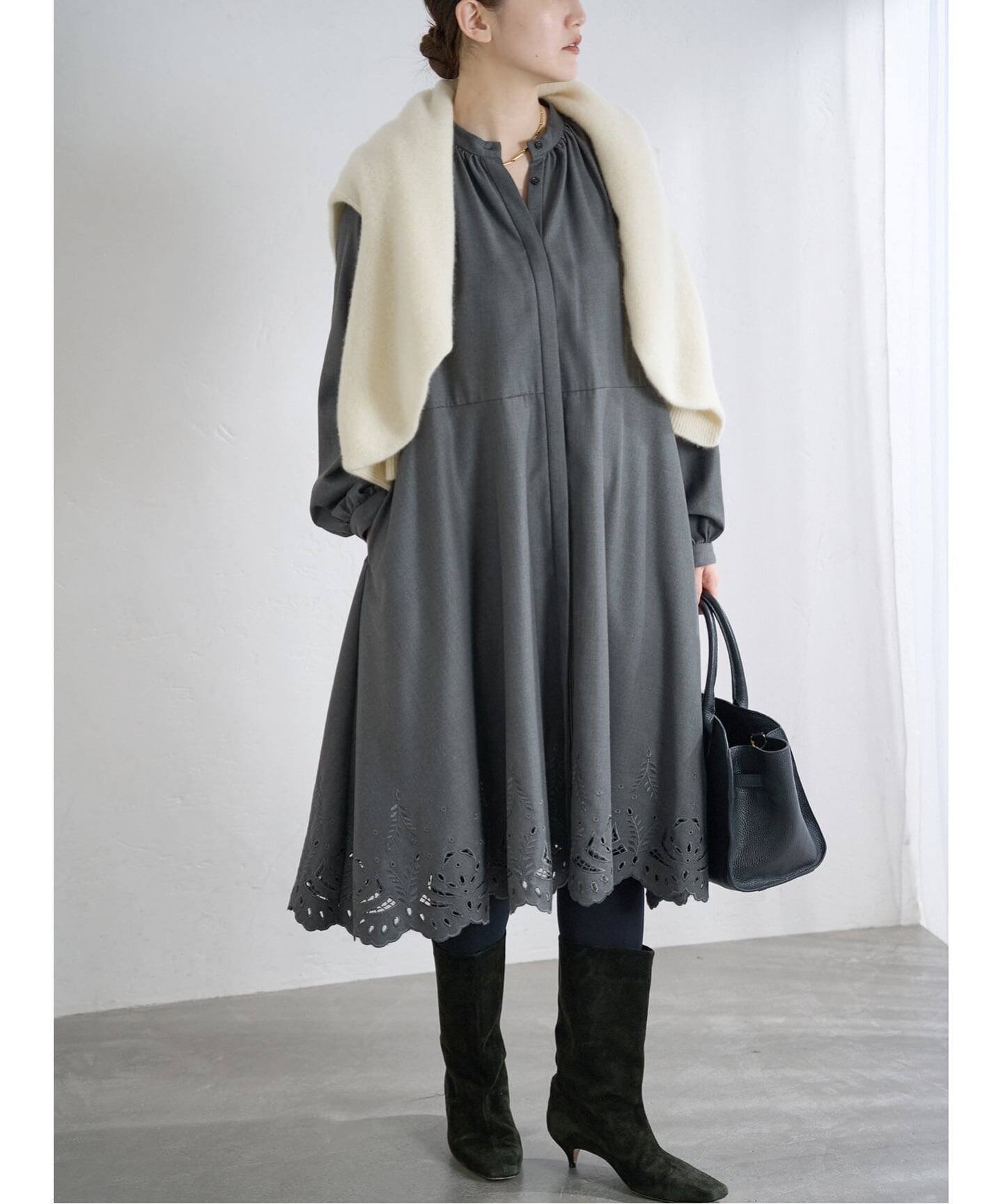 【イエナ/IENA】のエンブロイダードティアードレス インテリア・キッズ・メンズ・レディースファッション・服の通販 founy(ファニー) 　ファッション　Fashion　レディースファッション　Fashion for Women　ワンピース　Dresses　フォーマル・パーティードレス・結婚式用ドレス　Elegant & Casual Dresses　2025年　2025　2025-2026秋冬・A/W　Autumn/Winter 2025–26 AW25–26　サテン　Satin, Glossy Fabric　スマート　Smart, Elegant　エレガント 上品　Elegant　グレー|ID: prp329100004794442 ipo3291000000034786669