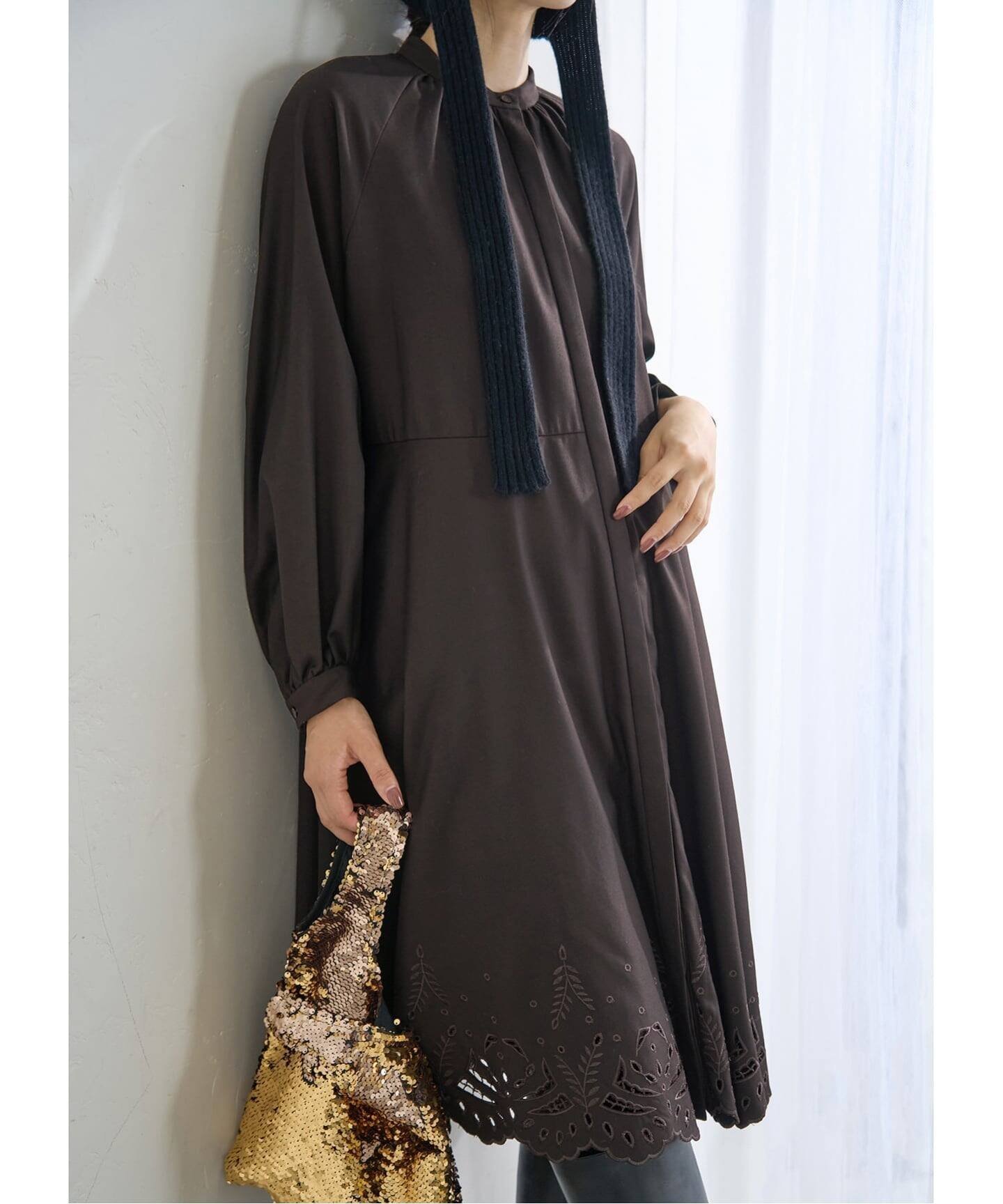 【イエナ/IENA】のエンブロイダードティアードレス インテリア・キッズ・メンズ・レディースファッション・服の通販 founy(ファニー) 　ファッション　Fashion　レディースファッション　Fashion for Women　ワンピース　Dresses　フォーマル・パーティードレス・結婚式用ドレス　Elegant & Casual Dresses　2025年　2025　2025-2026秋冬・A/W　Autumn/Winter 2025–26 AW25–26　サテン　Satin, Glossy Fabric　スマート　Smart, Elegant　エレガント 上品　Elegant　ブラウン|ID: prp329100004794442 ipo3291000000034786670